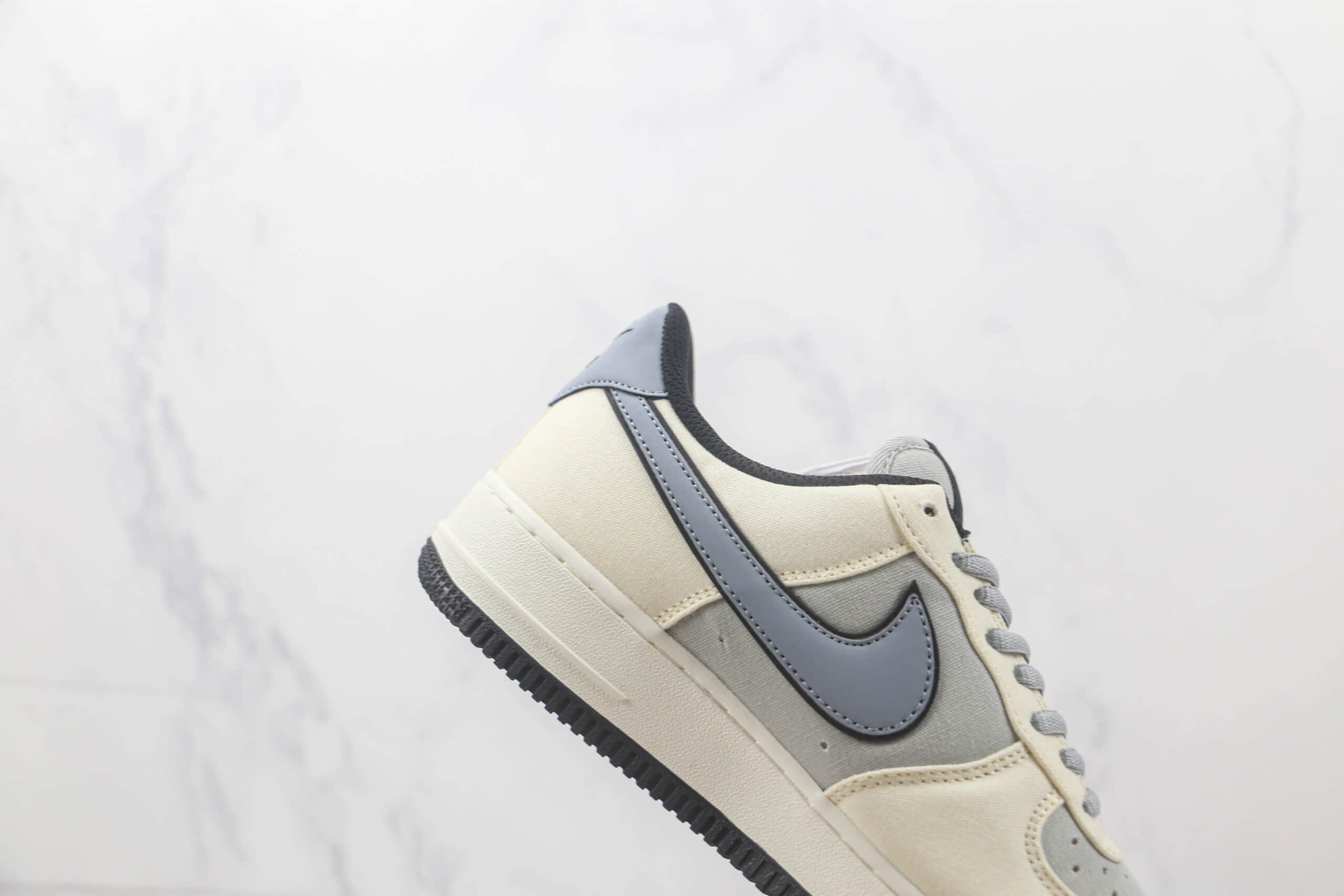 耐克Nike Air Force 1 Low 07莆田纯原复刻版本低帮空军一号浅烟灰色板鞋内置气垫原盒原标 货号：DG2296-020