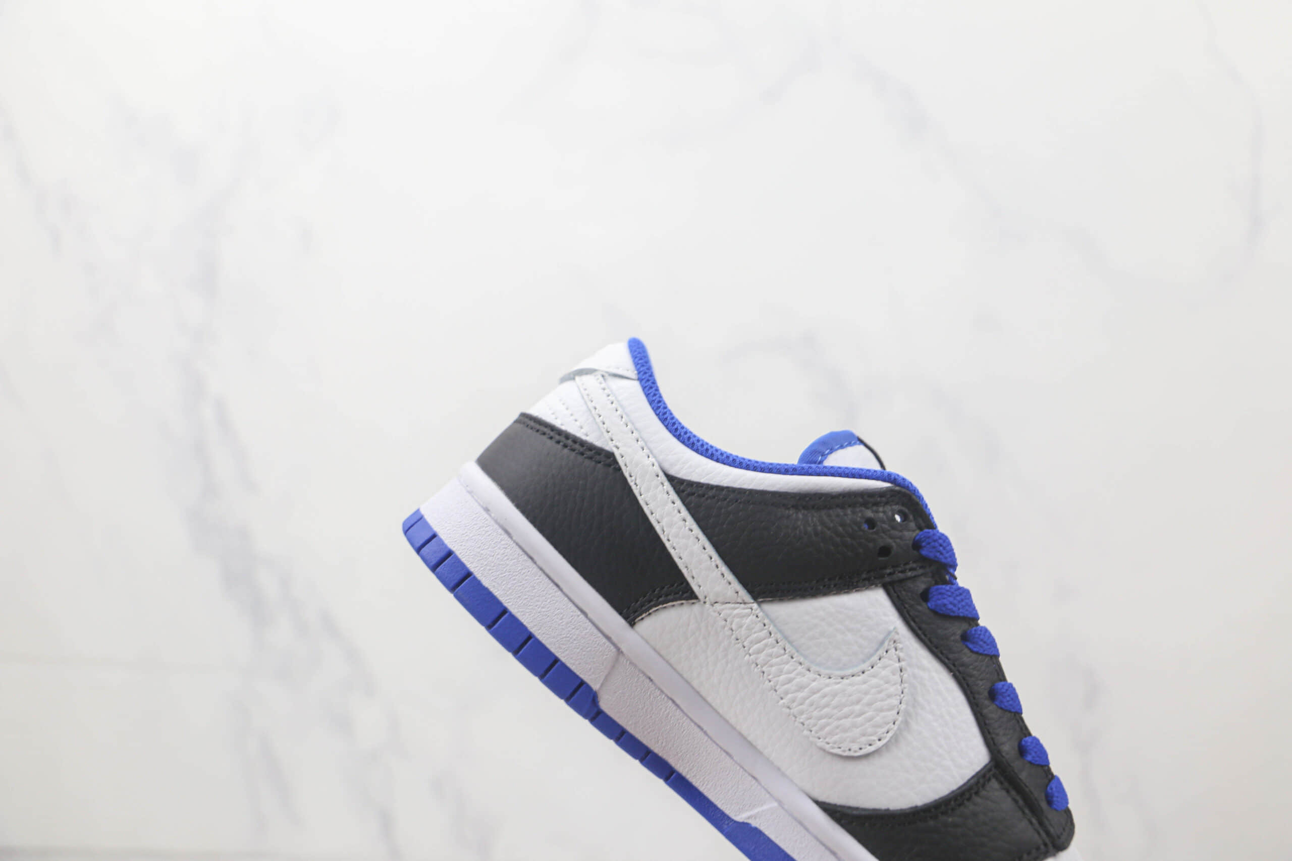 耐克Nike SB Dunk Low Dunk莆田天花板纯原复刻版本低帮SB DUNK白黑蓝色板鞋原盒原标 货号：FD9064-110