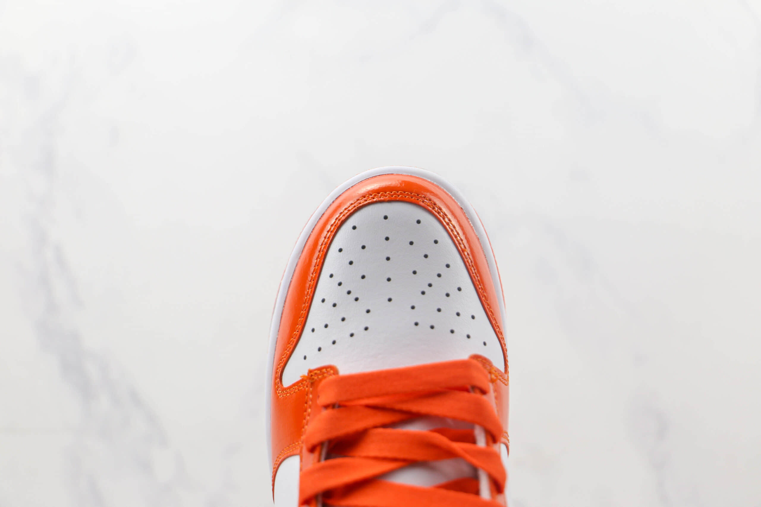 耐克Nike SB Dunk Low纯原版本低帮SB DUNK漆皮白黑橙色板鞋 耐克SB DUNK工厂货源 货号：DJ9955-800