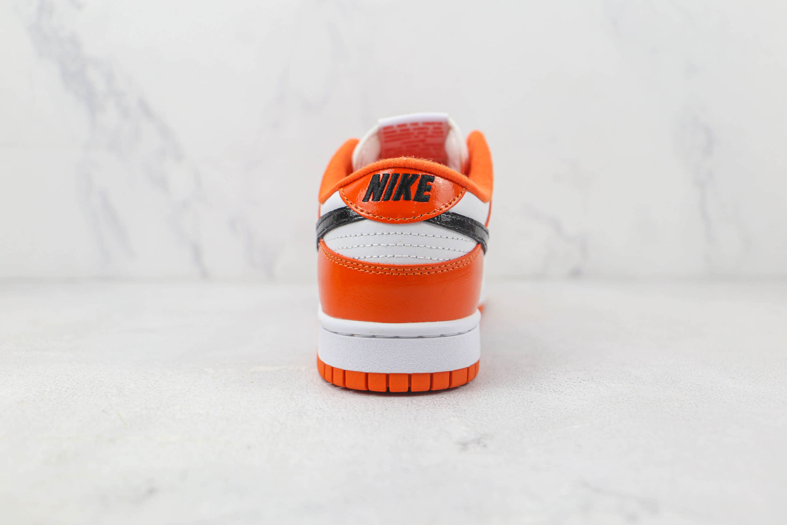 耐克Nike SB Dunk Low纯原版本低帮SB DUNK漆皮白黑橙色板鞋 耐克SB DUNK工厂货源 货号：DJ9955-800