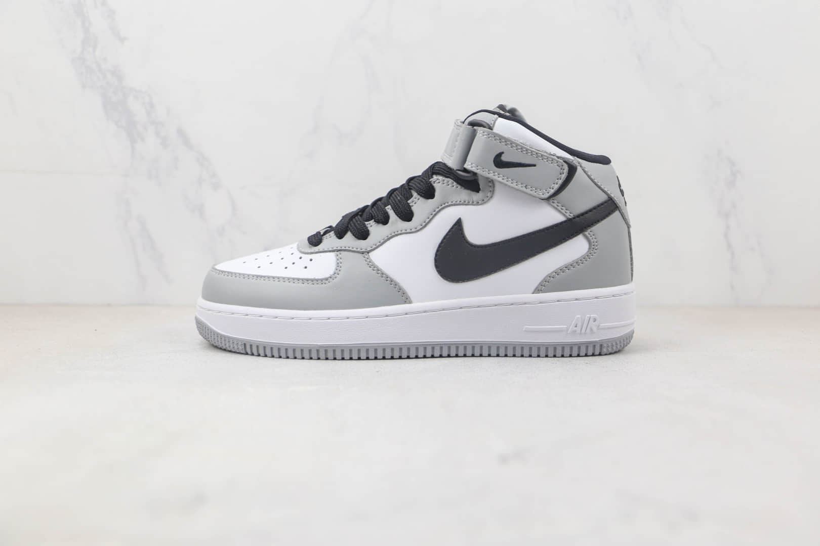 耐克Nike Air Force 1 Mid纯原版本中帮空军一号烟灰色板鞋 耐克空军一号校园板鞋 货号：HG1522-016