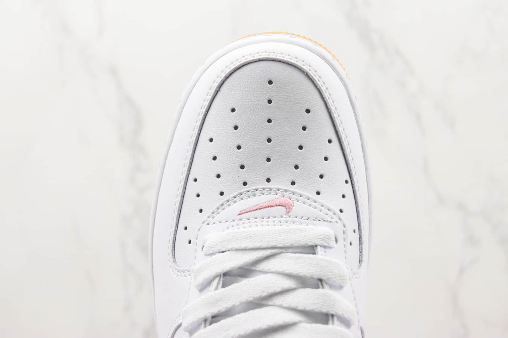 耐克Nike Air Force 1 '07 Low纯原版本低帮空军一号白粉色生胶底配色板鞋 耐克AF1系列板鞋 货号：DM0576-101