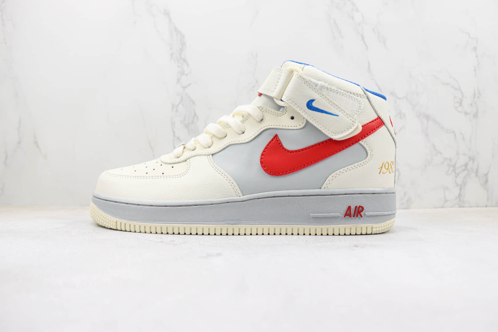 耐克Nike Air Force 1 Mid纯原版本空军一号大白兔中帮板鞋 莆田天花板AF1系列 货号：CW0088-928