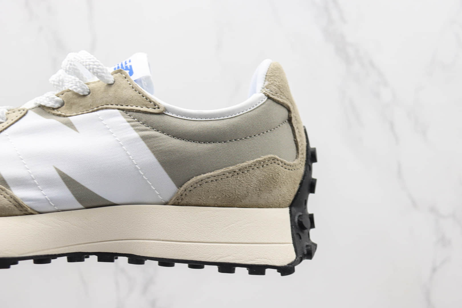 新百伦New Balance 327纯原版本NB327浅驼色复古慢跑鞋 莆田新百伦货源 货号：MS327LH1