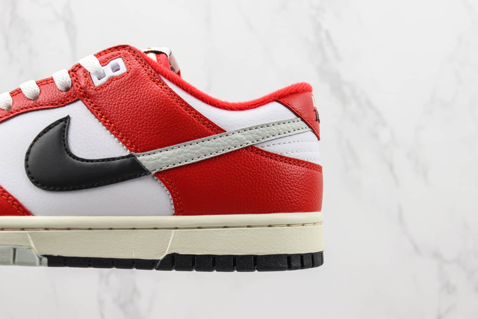 耐克Nike SB Dunk Low纯原版本低帮SB Dunk芝加哥拼色板鞋 莆田天花板Dunk系列 货号：DZ2536-600