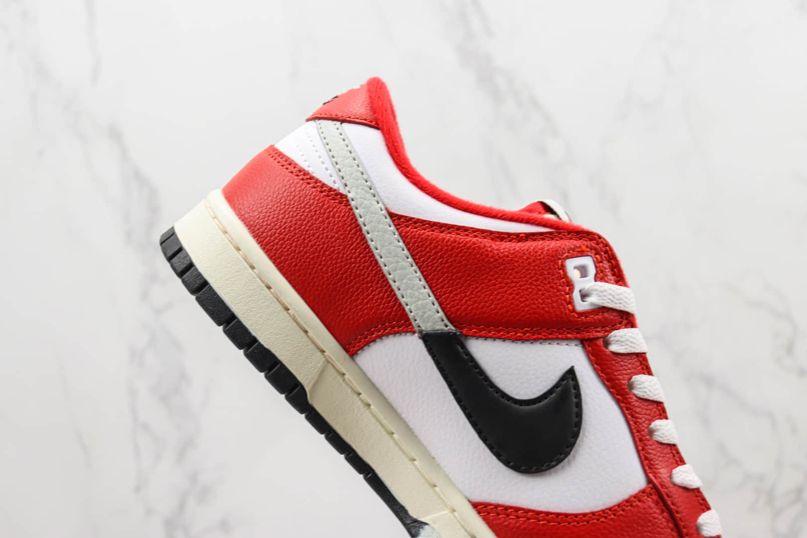 耐克Nike SB Dunk Low纯原版本低帮SB Dunk芝加哥拼色板鞋 莆田天花板Dunk系列 货号：DZ2536-600