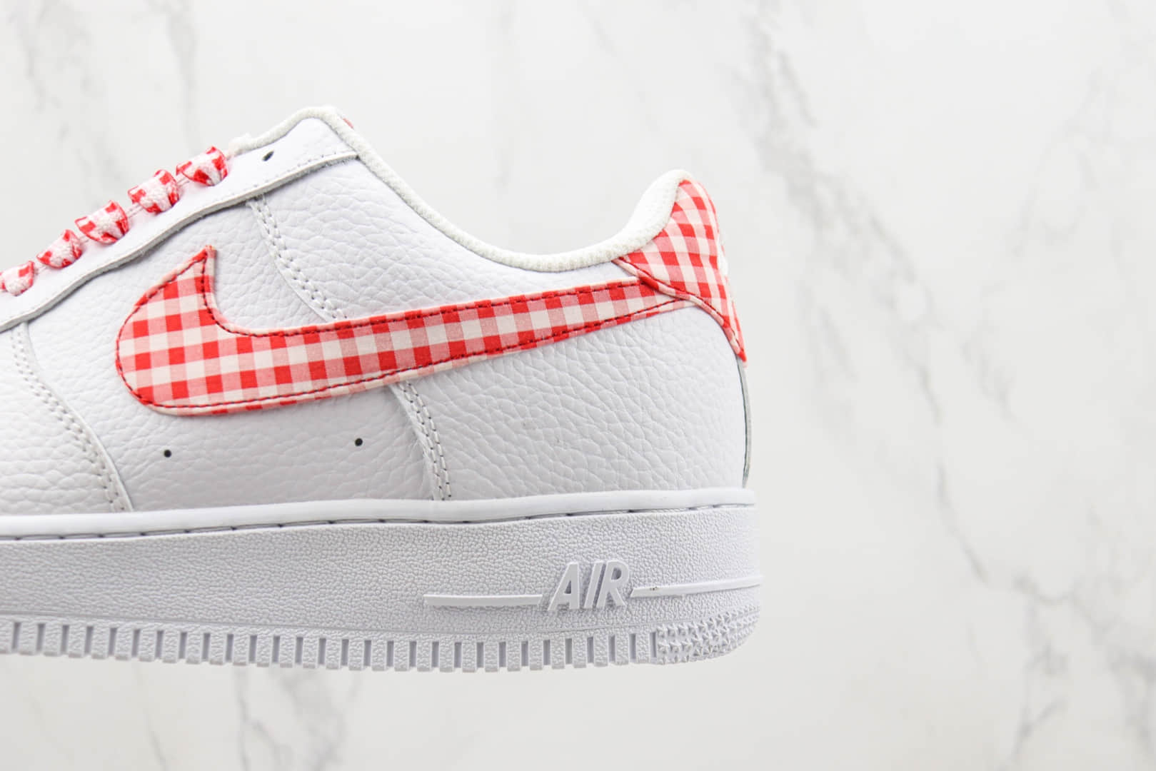 耐克Nike Air Force 1'07 Low纯原版本低帮空军一号白红色格子布板鞋 莆田天花板AF1系列 货号：DZ2784-101