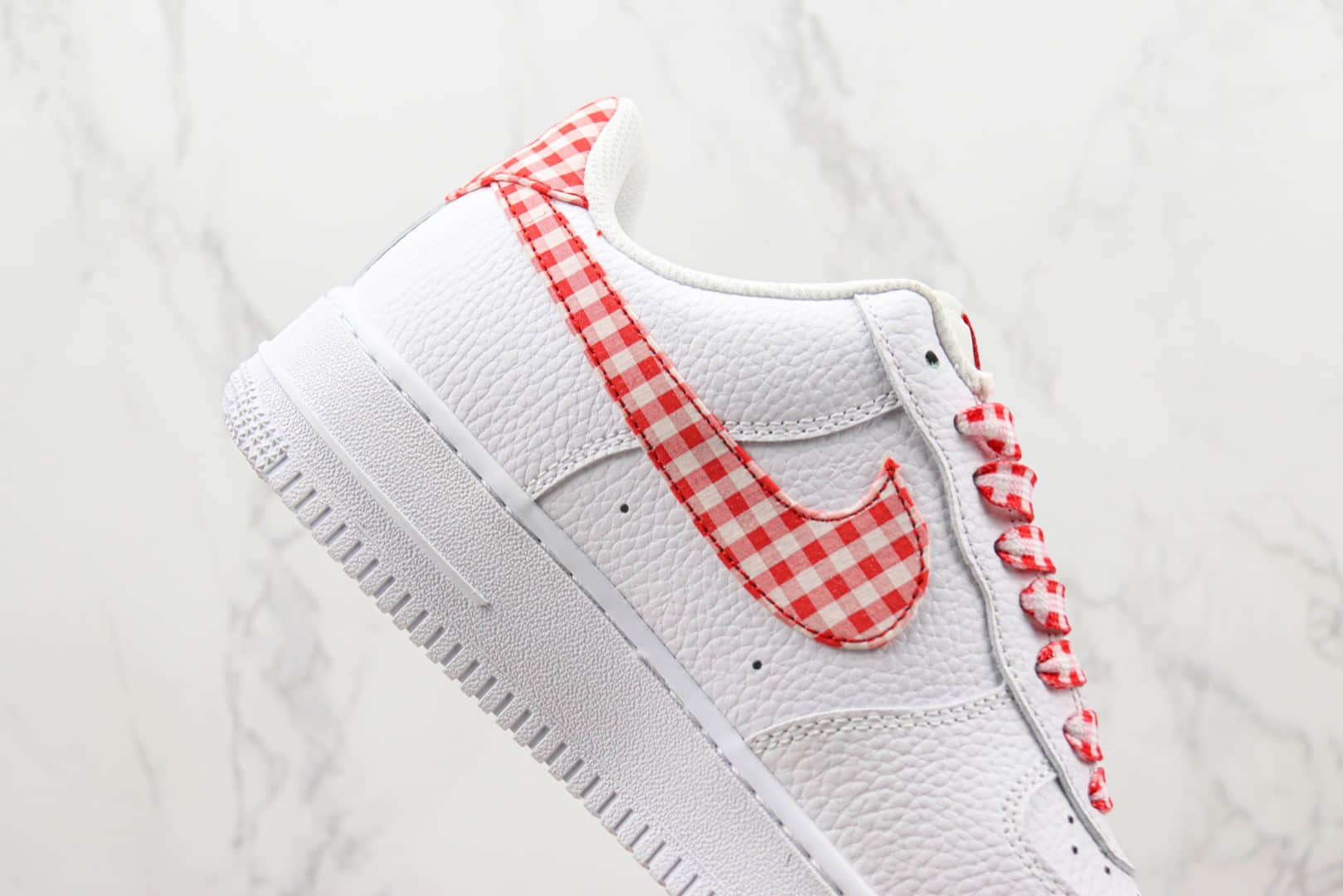 耐克Nike Air Force 1'07 Low纯原版本低帮空军一号白红色格子布板鞋 莆田天花板AF1系列 货号：DZ2784-101