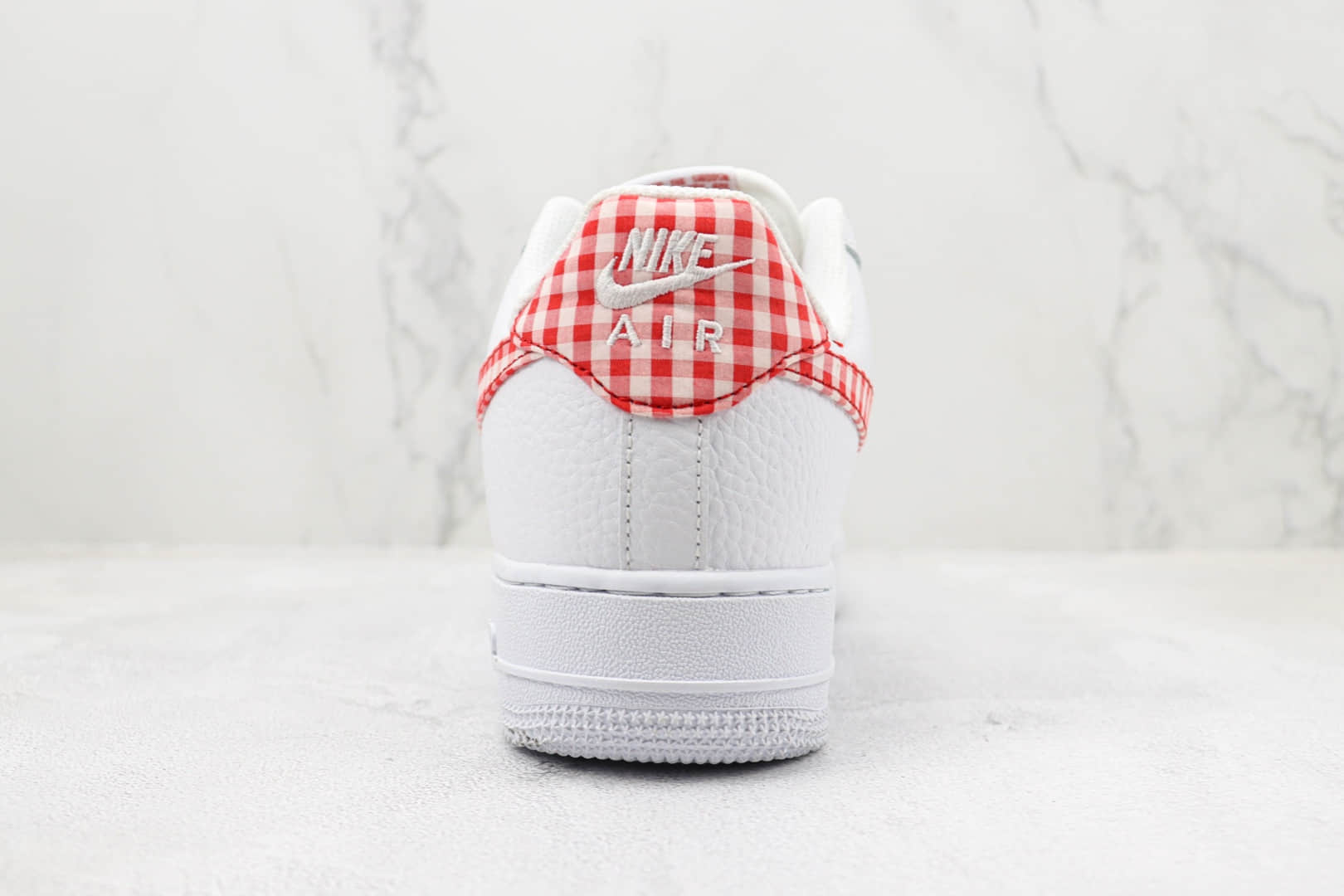 耐克Nike Air Force 1'07 Low纯原版本低帮空军一号白红色格子布板鞋 莆田天花板AF1系列 货号：DZ2784-101