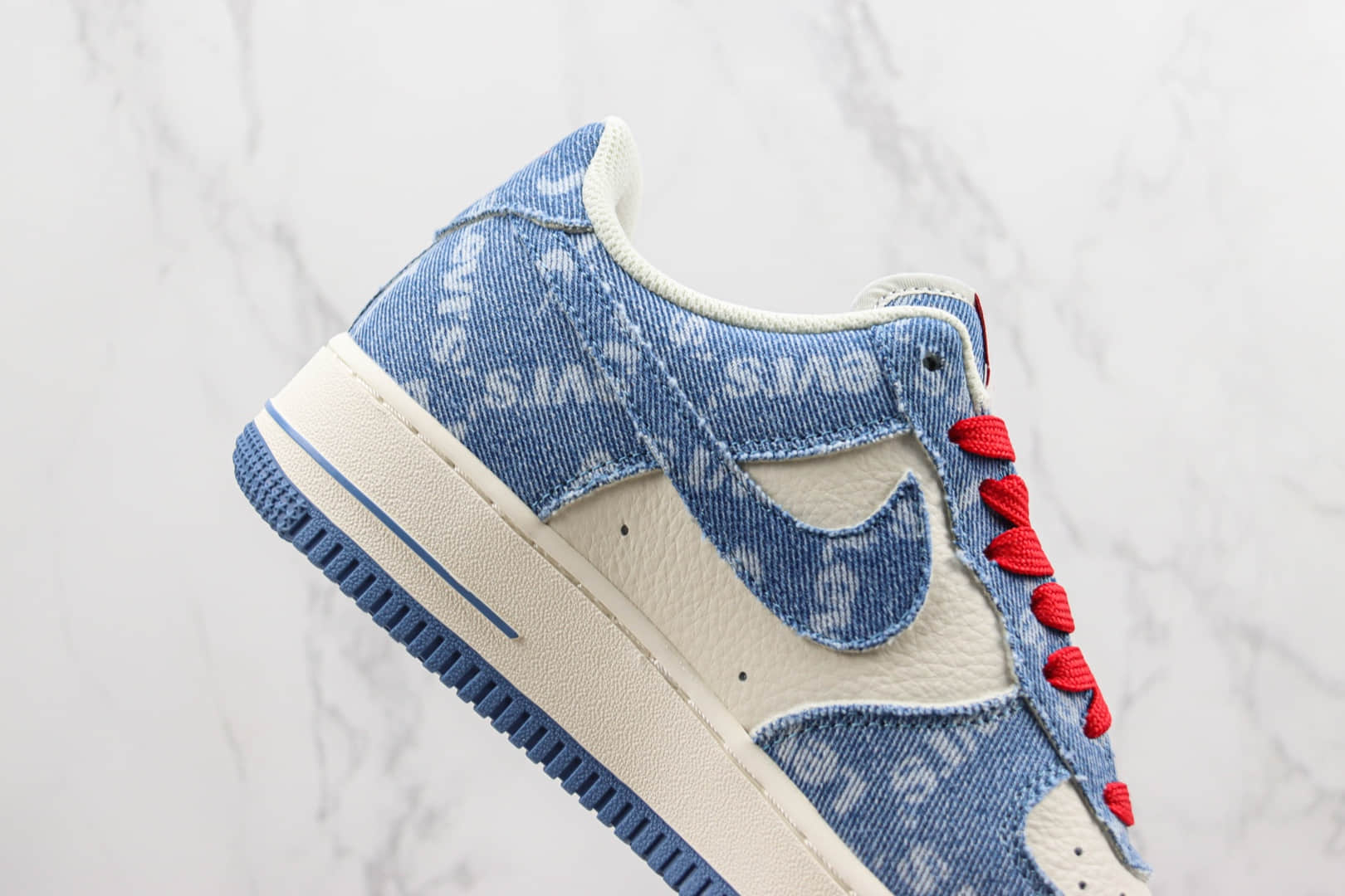 耐克Levi's × Nike Air Force 1 Low纯原版本李维斯联名空军一号牛仔拼接板鞋 莆田天花板AF1系列 货号：VT5698-568