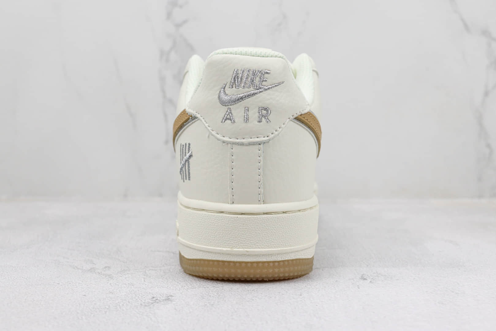 耐克Nike Air Force 1'07 Low纯原版本低帮空军一号UN联名米白拿铁板鞋 莆田天花板AF1系列 货号：BS9055-735
