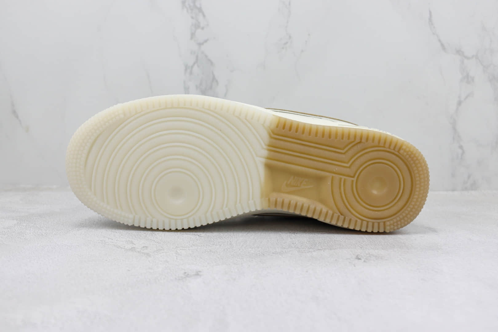 耐克Nike Air Force 1'07 Low纯原版本低帮空军一号UN联名米白拿铁板鞋 莆田天花板AF1系列 货号：BS9055-735