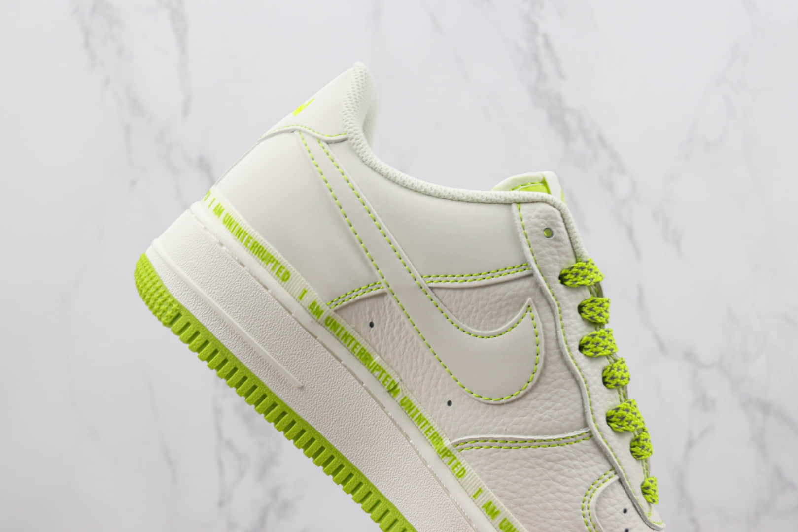 耐克Nike Air Force 1'07 Low纯原版本空军一号白绿字母印花满天星板鞋 莆田天花板AF1系列 货号：LJ2322-568