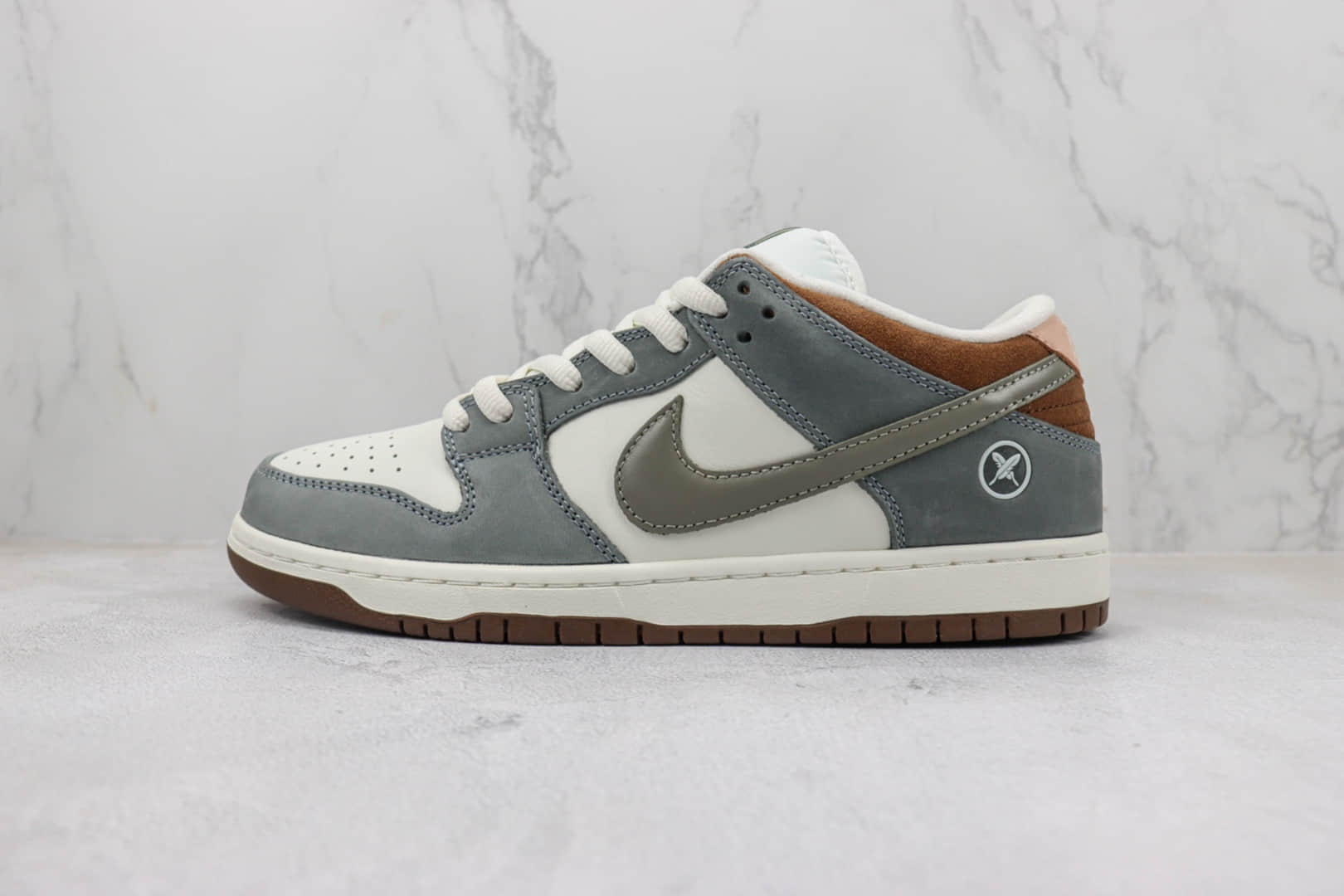 耐克Yuto Horigome x Nike SB Dunk Low纯原版本SB Dunk羽毛联名灰白色板鞋 莆田天花板Dunk系列 货号：FQ1180-001