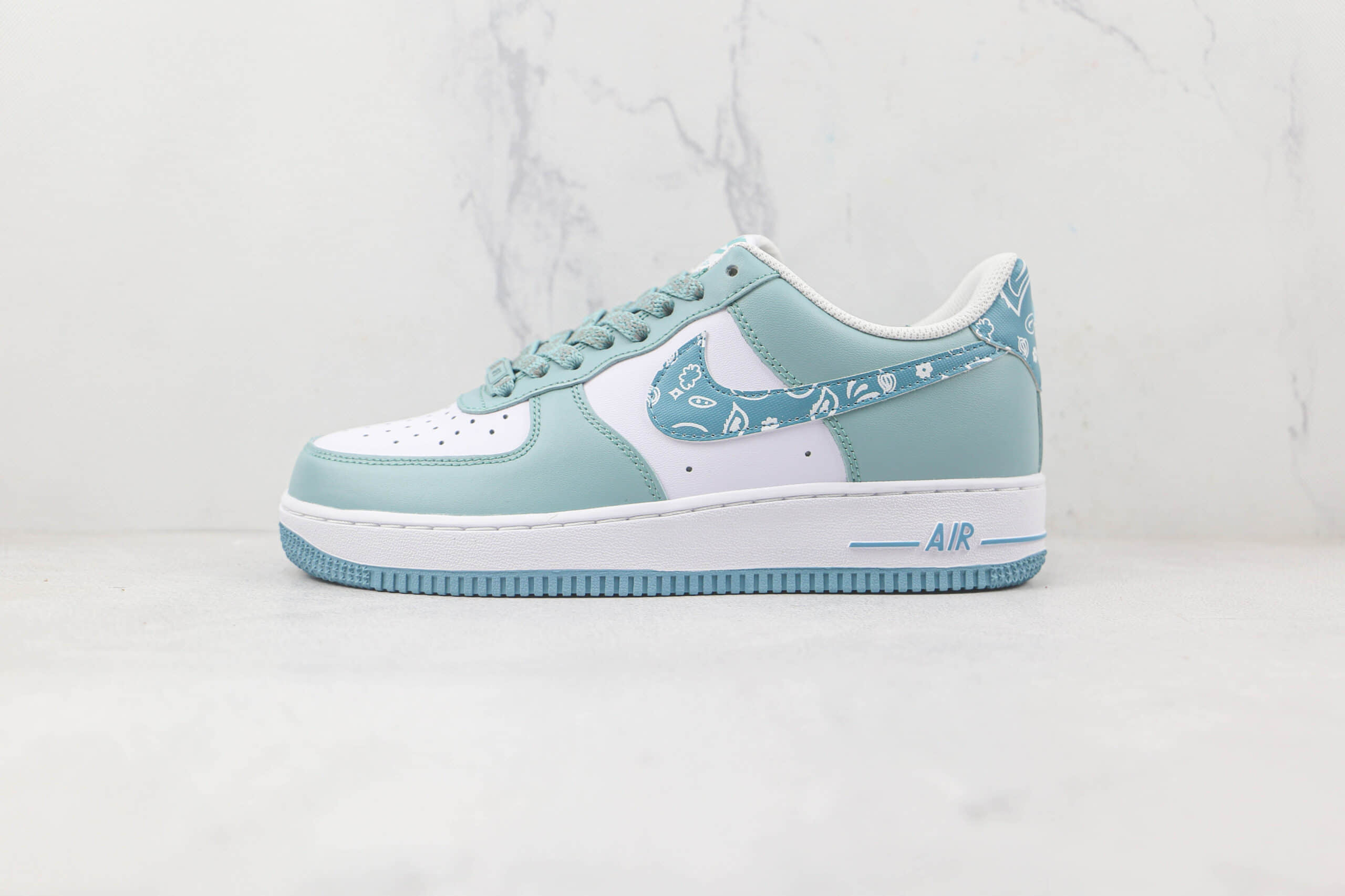 耐克Nike Air Force 1’07 Low纯原版本低帮空军一号白蓝腰果花板鞋 莆田耐克货源 货号：XM9612-092