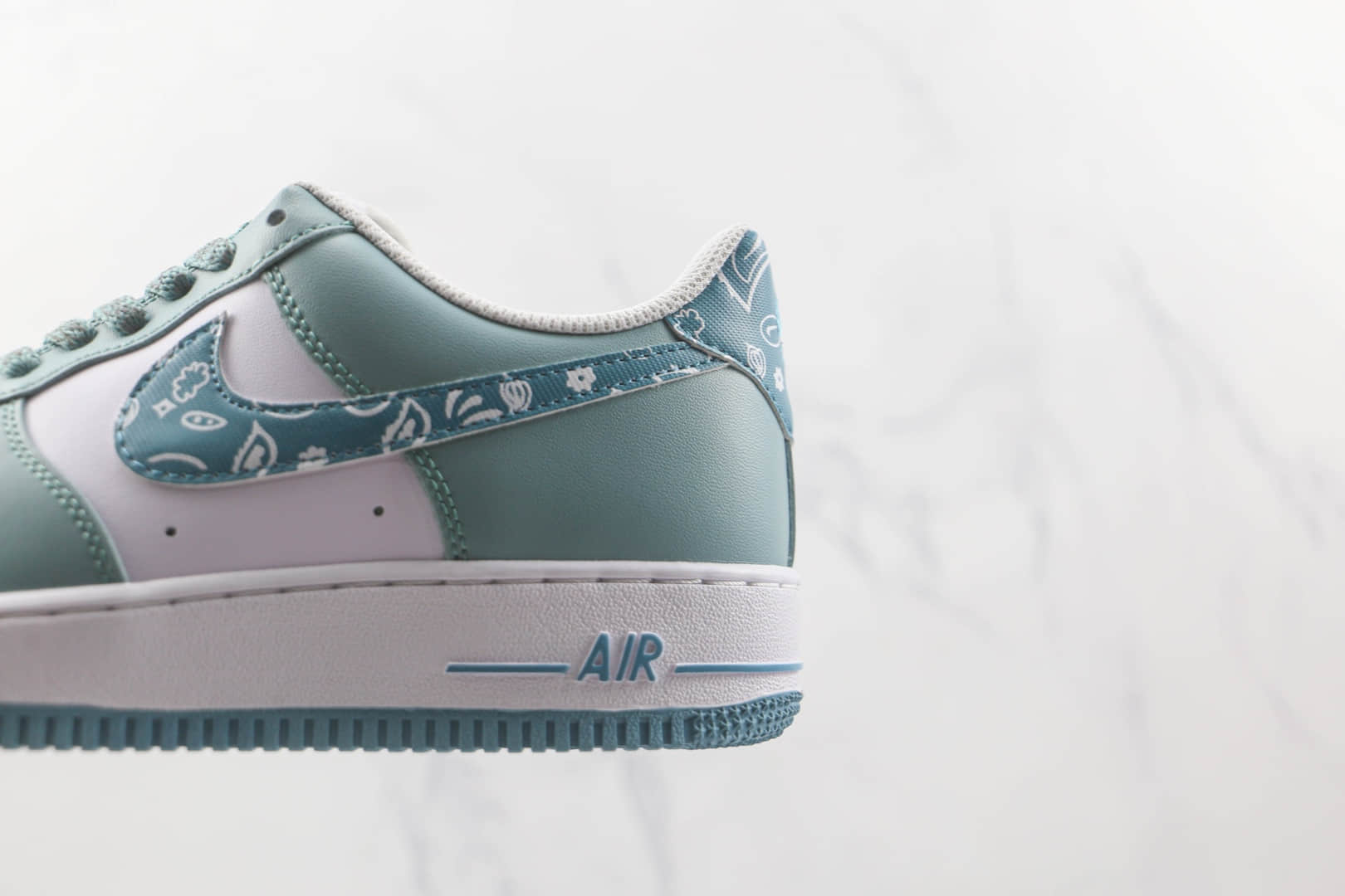 耐克Nike Air Force 1’07 Low纯原版本低帮空军一号白蓝腰果花板鞋 莆田耐克货源 货号：XM9612-092