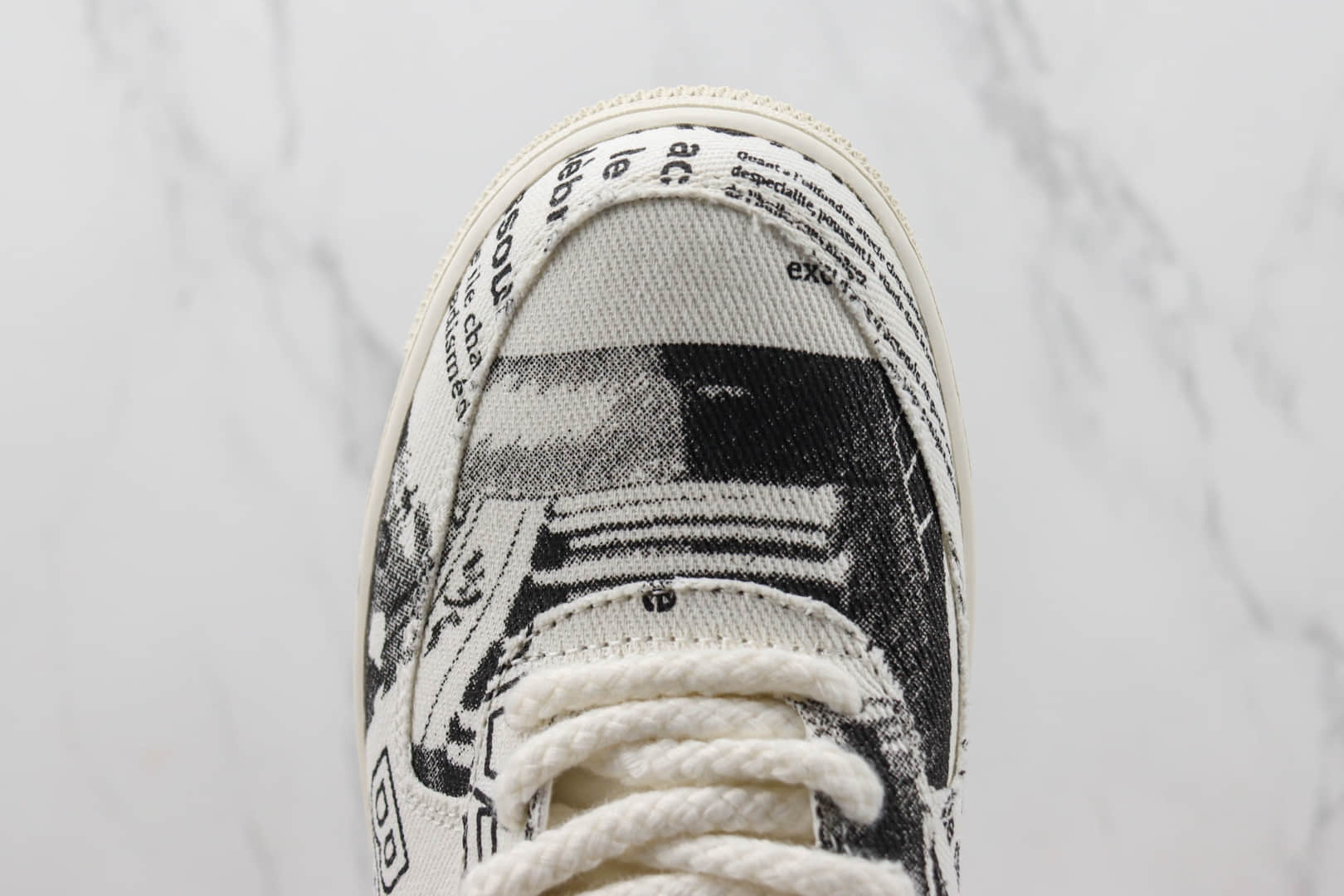 耐克Nike Air Force 1 Low纯原版本低帮空军一号报纸英文印花板鞋 莆田耐克工厂 货号：FB0607-033