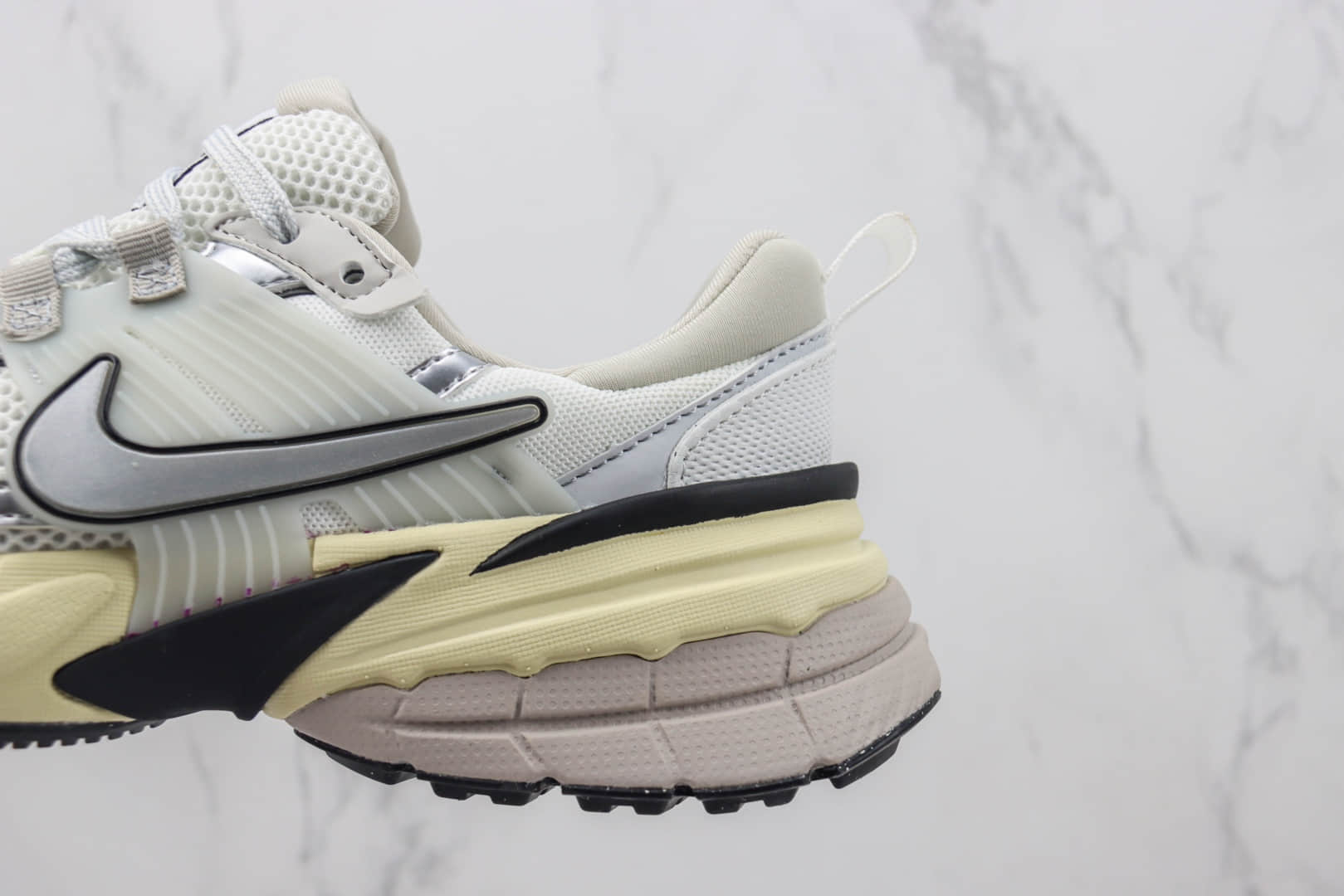 耐克Nike V2K Runtekk 3XL纯原版本银色复古跑鞋 莆田耐克代理 货号：FD0736-100
