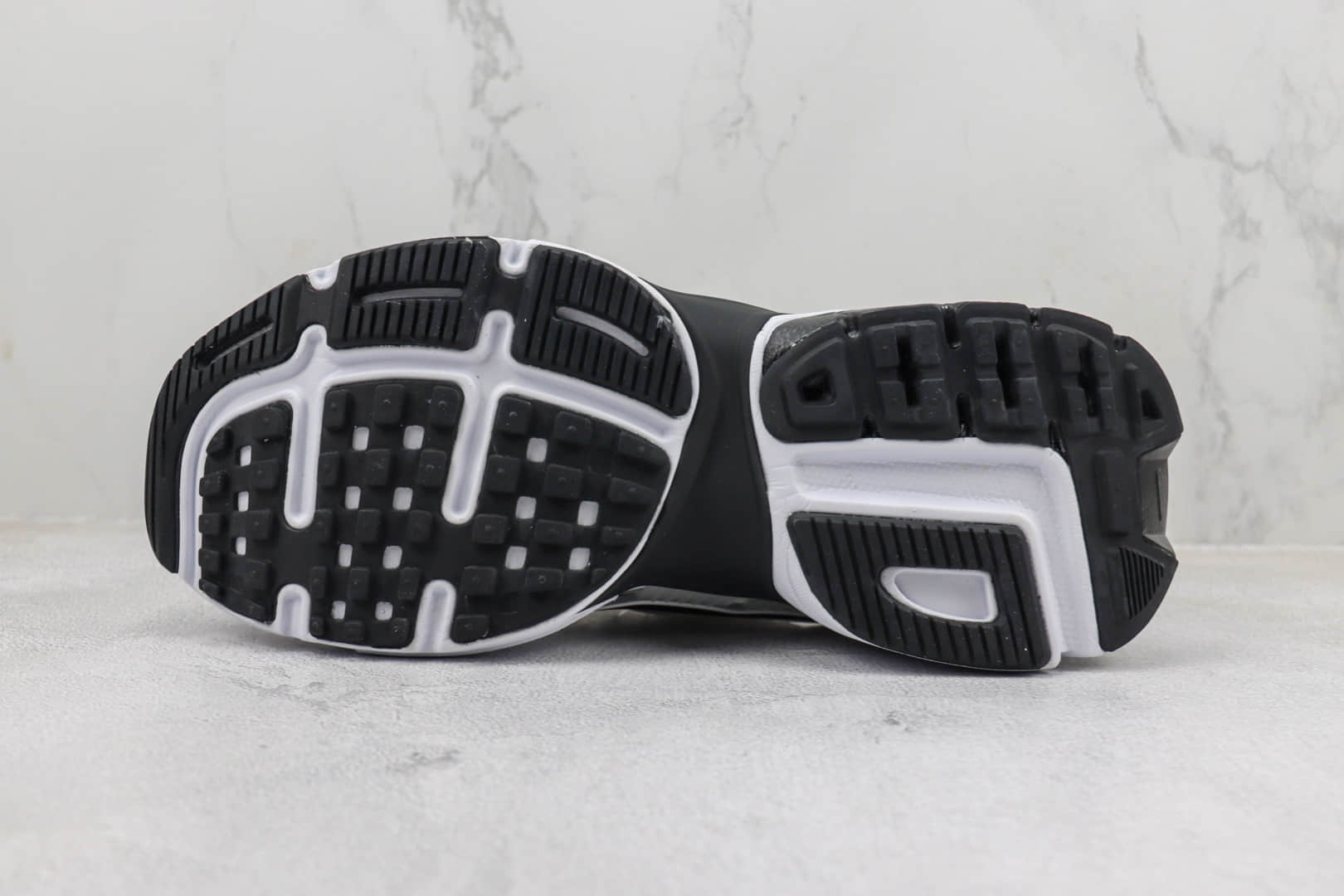 耐克Nike V2K Run Runtekk纯原版本V2K白黑色复古跑鞋 莆田耐克工厂 货号：FD0736-102