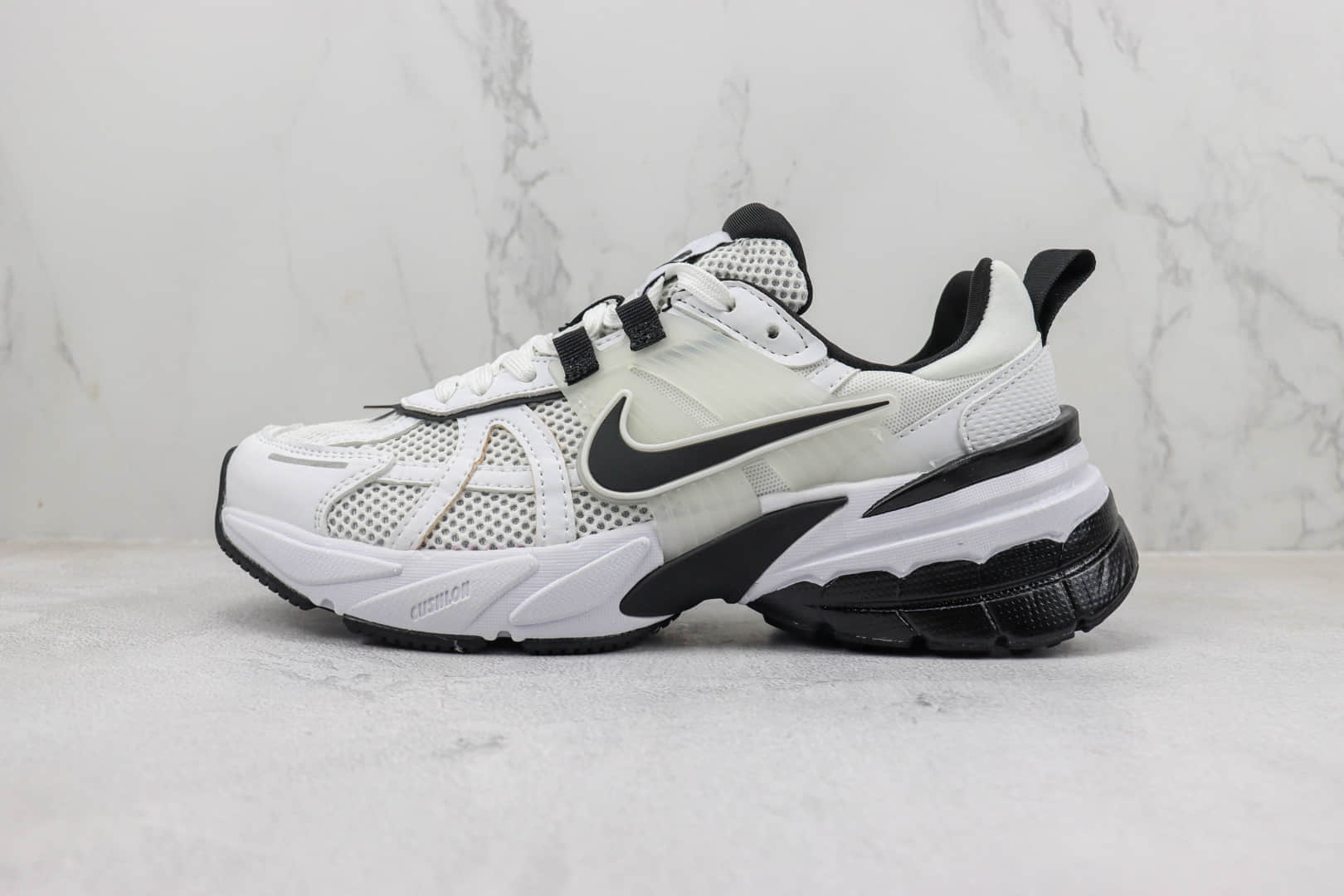 耐克Nike V2K Run Runtekk纯原版本V2K白黑色复古跑鞋 莆田耐克工厂 货号：FD0736-102
