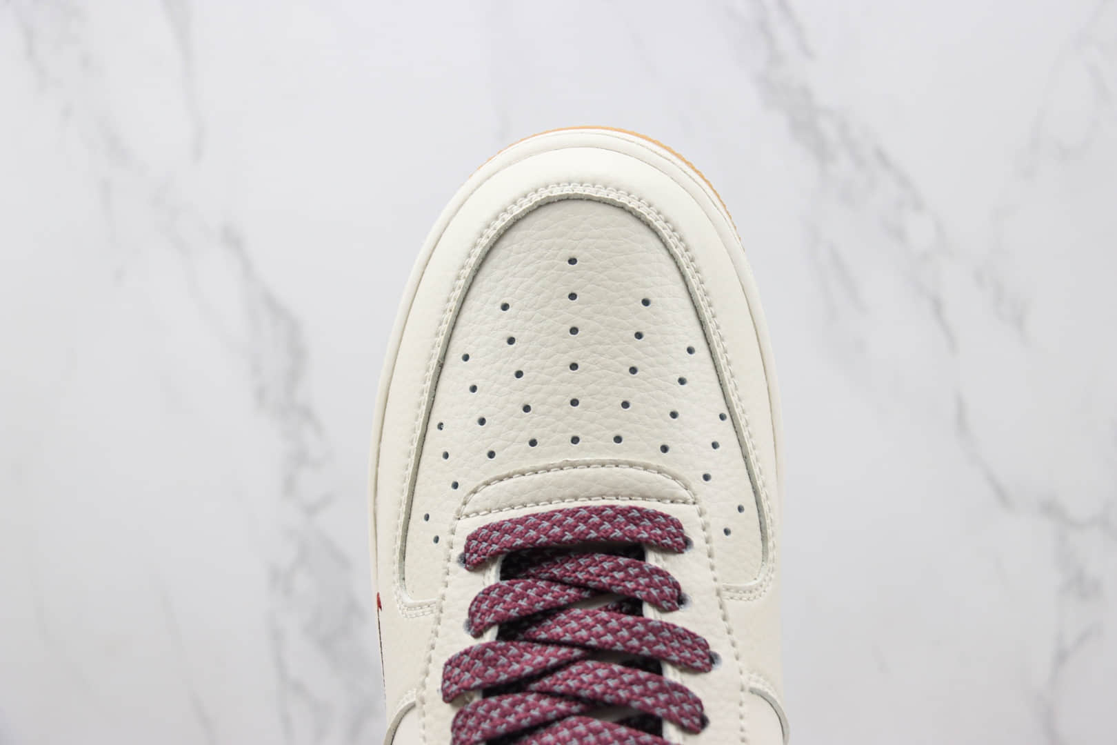 耐克Nike Air Force 1 Low纯原版本空军一号低帮AF1米白酒红板鞋 莆田耐克代理 货号：HD1689-107
