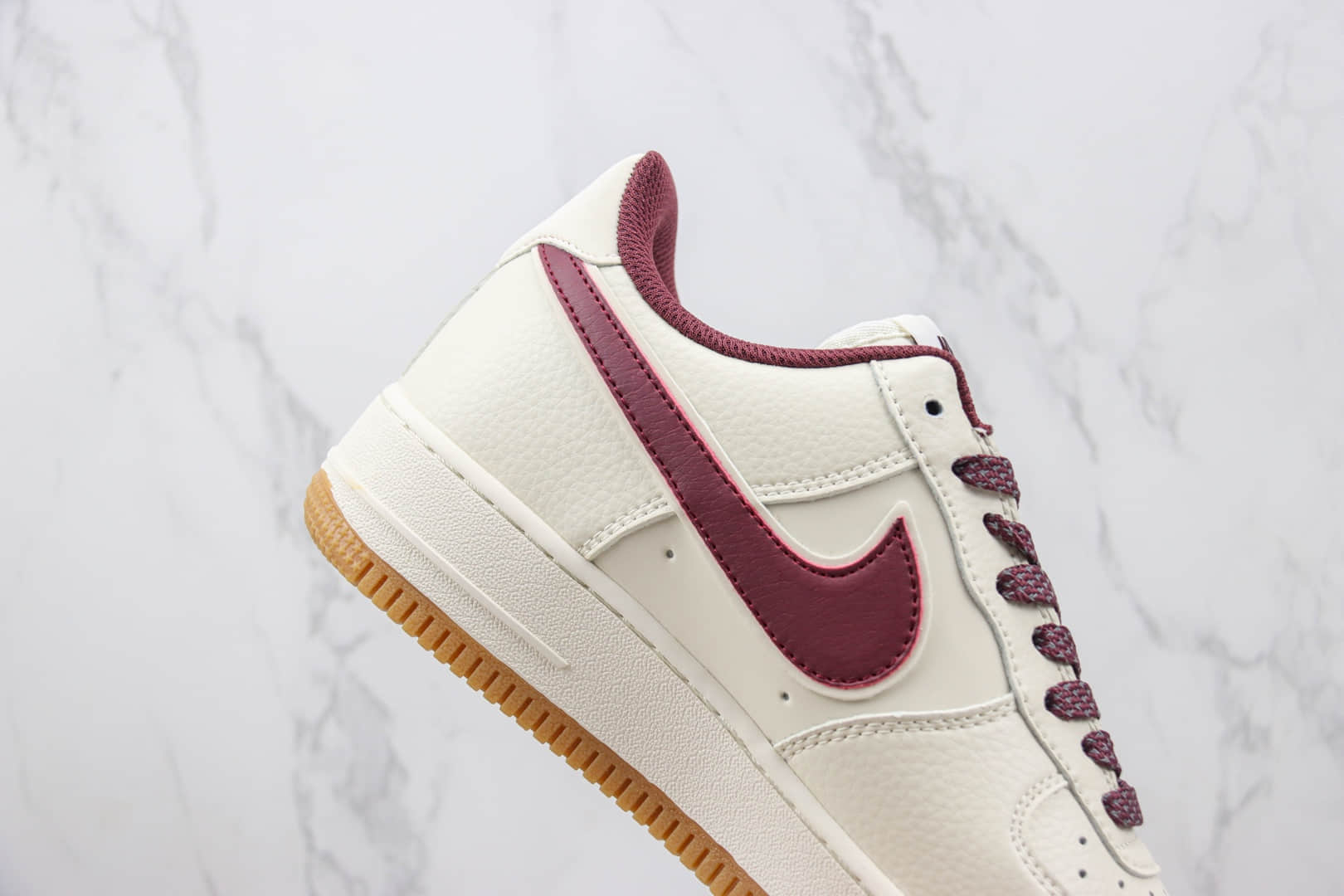 耐克Nike Air Force 1 Low纯原版本空军一号低帮AF1米白酒红板鞋 莆田耐克代理 货号：HD1689-107