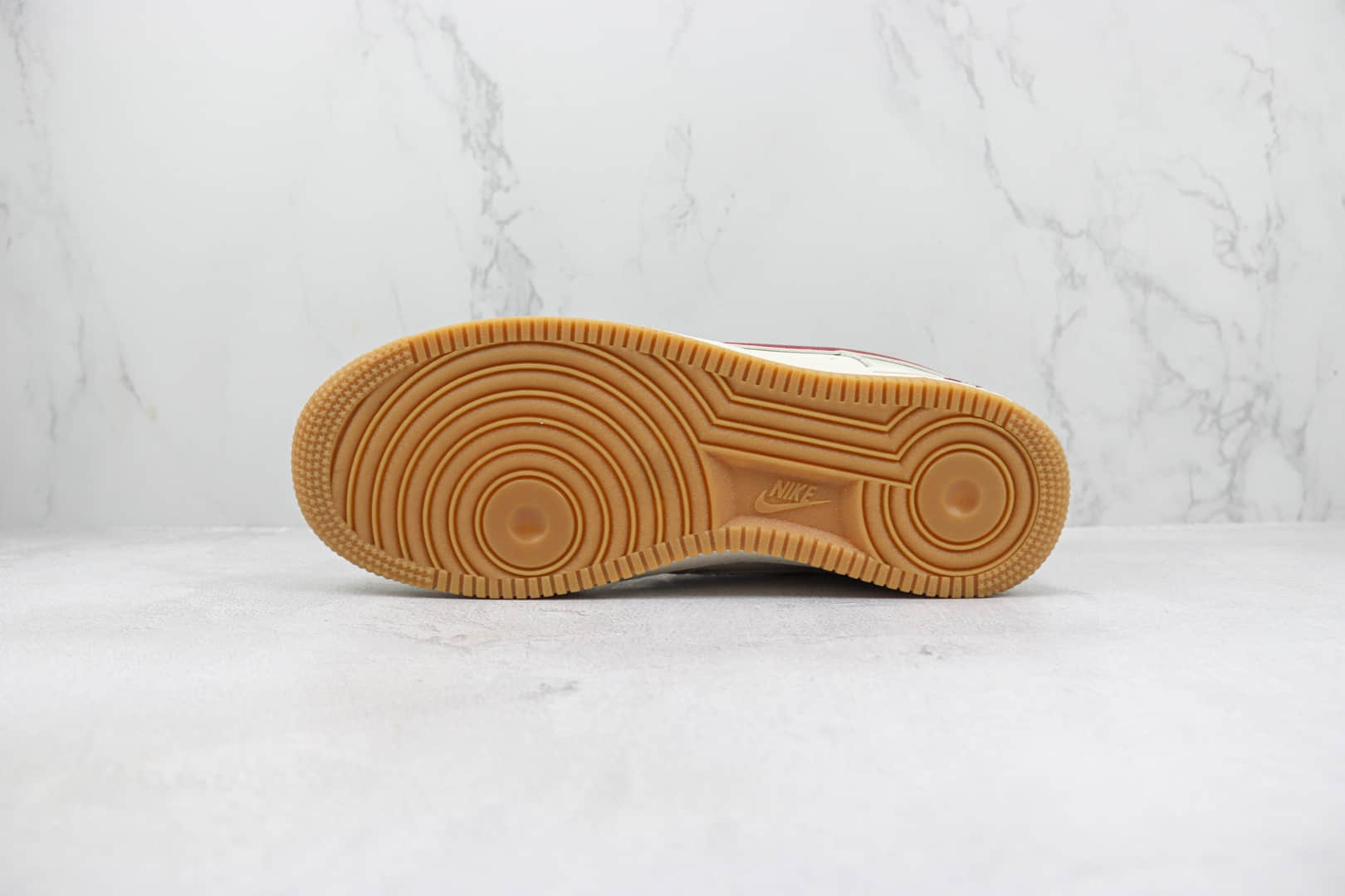 耐克Nike Air Force 1 Low纯原版本空军一号低帮AF1米白酒红板鞋 莆田耐克代理 货号：HD1689-107