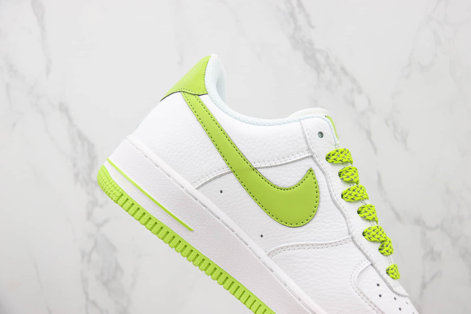 耐克Nike Air Force 1 Low纯原版本空军一号低帮AF1白绿色牛油果绿板鞋 莆田耐克货源 货号：LO1718-058