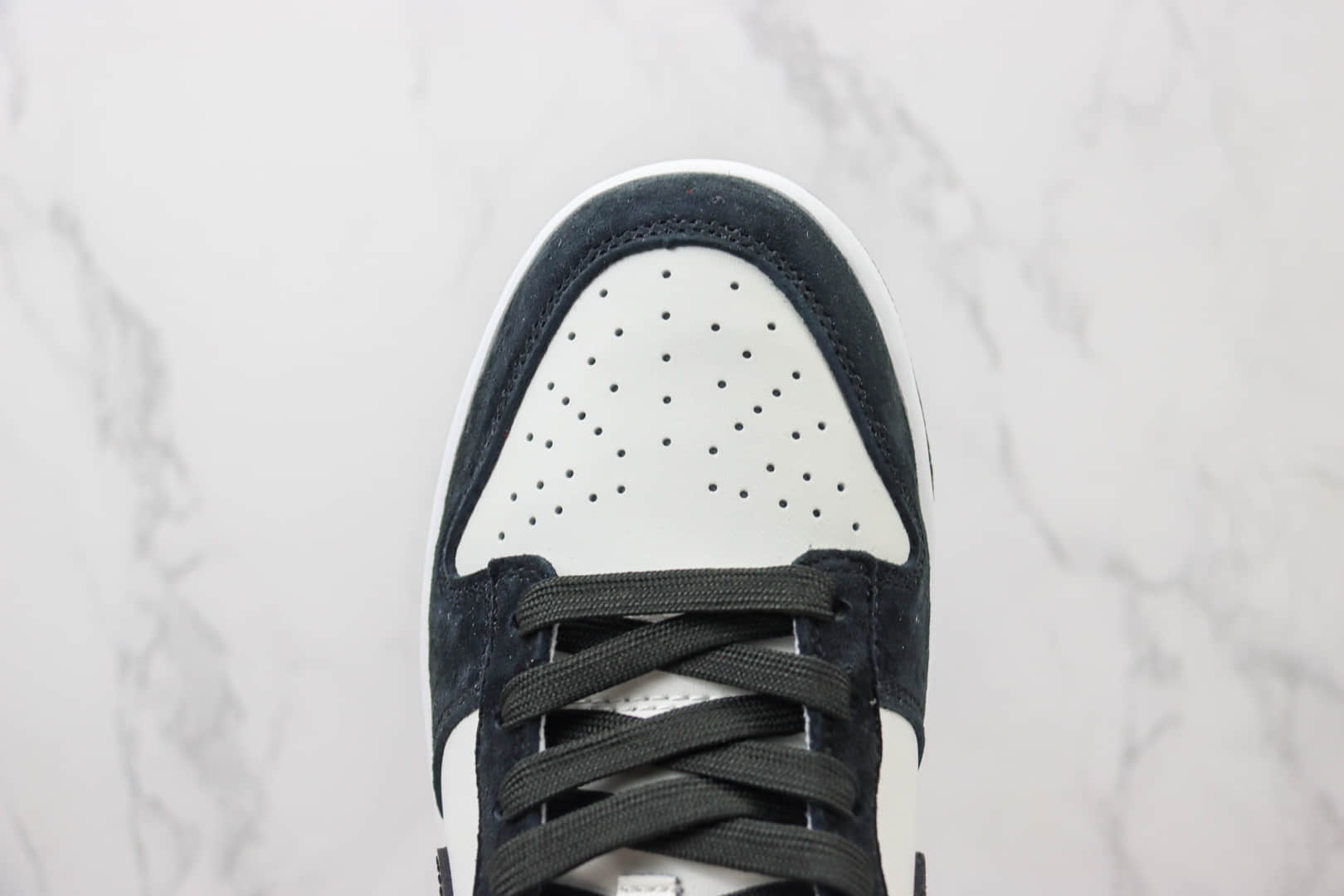 耐克Nike SB Dunk Low纯原版本低帮SB Dunk钻石联名黑白红板鞋 莆田耐克货源 货号：FC1688-124