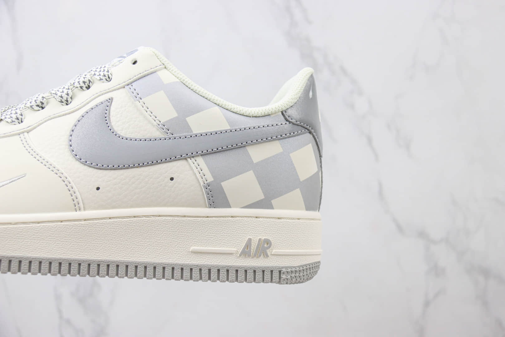 耐克Nike Air Force 1 Low纯原版本空军一号低帮AF1米灰棋盘格板鞋 莆田复刻鞋货源 货号：GZ5688-077