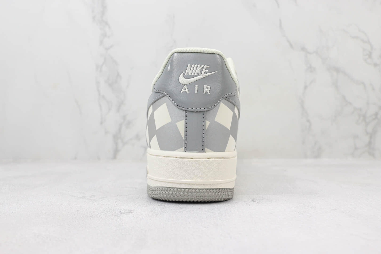 耐克Nike Air Force 1 Low纯原版本空军一号低帮AF1米灰棋盘格板鞋 莆田复刻鞋货源 货号：GZ5688-077