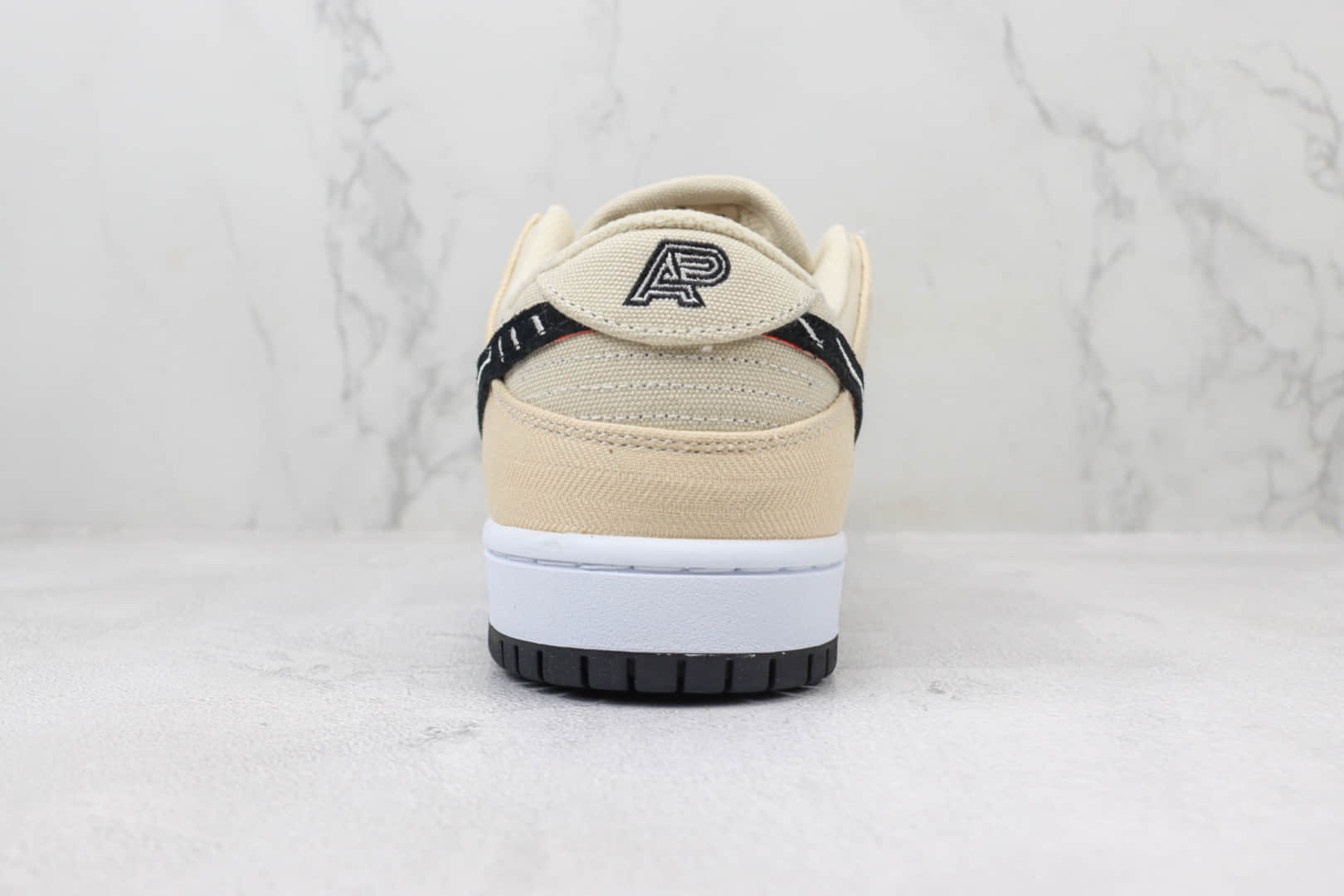 耐克Albino &Preto x Nike SB Dunk Low“Pearl White”纯原版本低帮SB Dunk撕撕乐米杏黑滑板鞋 莆田耐克货源 货号：FD2627-200