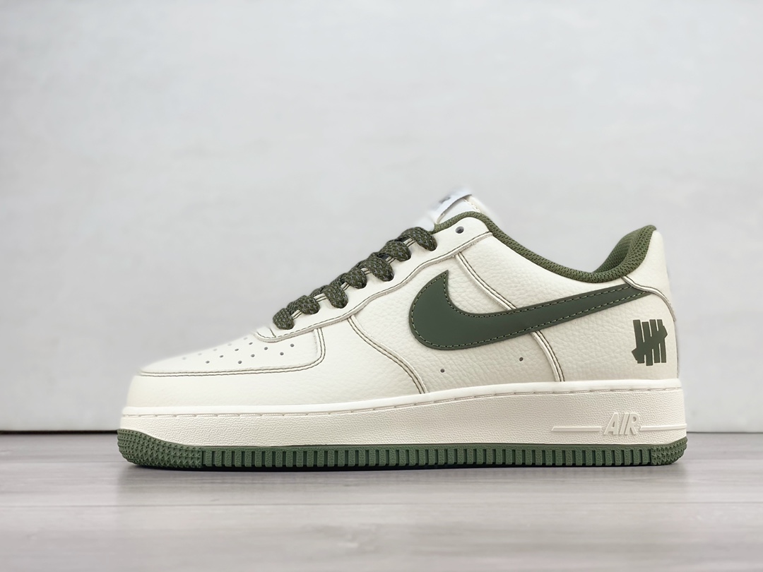 耐克Undefeated x Nike Air Force 1'07 Low纯原版本五道杠联名空军一号AF1白绿低帮板鞋 莆田耐克工厂 货号：UN2395-521