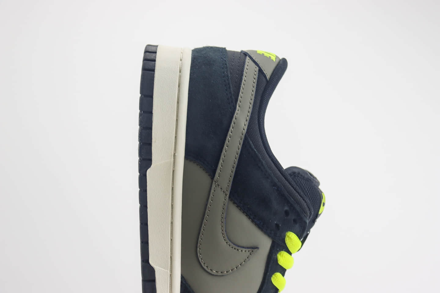 耐克Nike SB Dunk Low纯原版本低帮SB Dunk黑灰绿麂皮板鞋 莆田耐克工厂 货号：504750-078