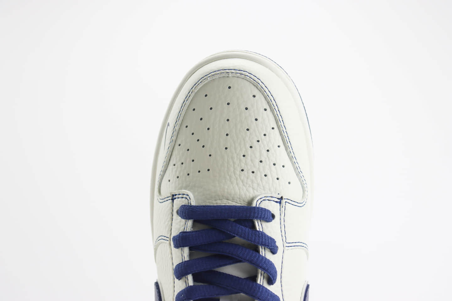 耐克Supreme x Nike SB Dunk Low纯原版本低帮SB Dunk联名LV白蓝板鞋 莆田耐克货源 货号：RM2308-238