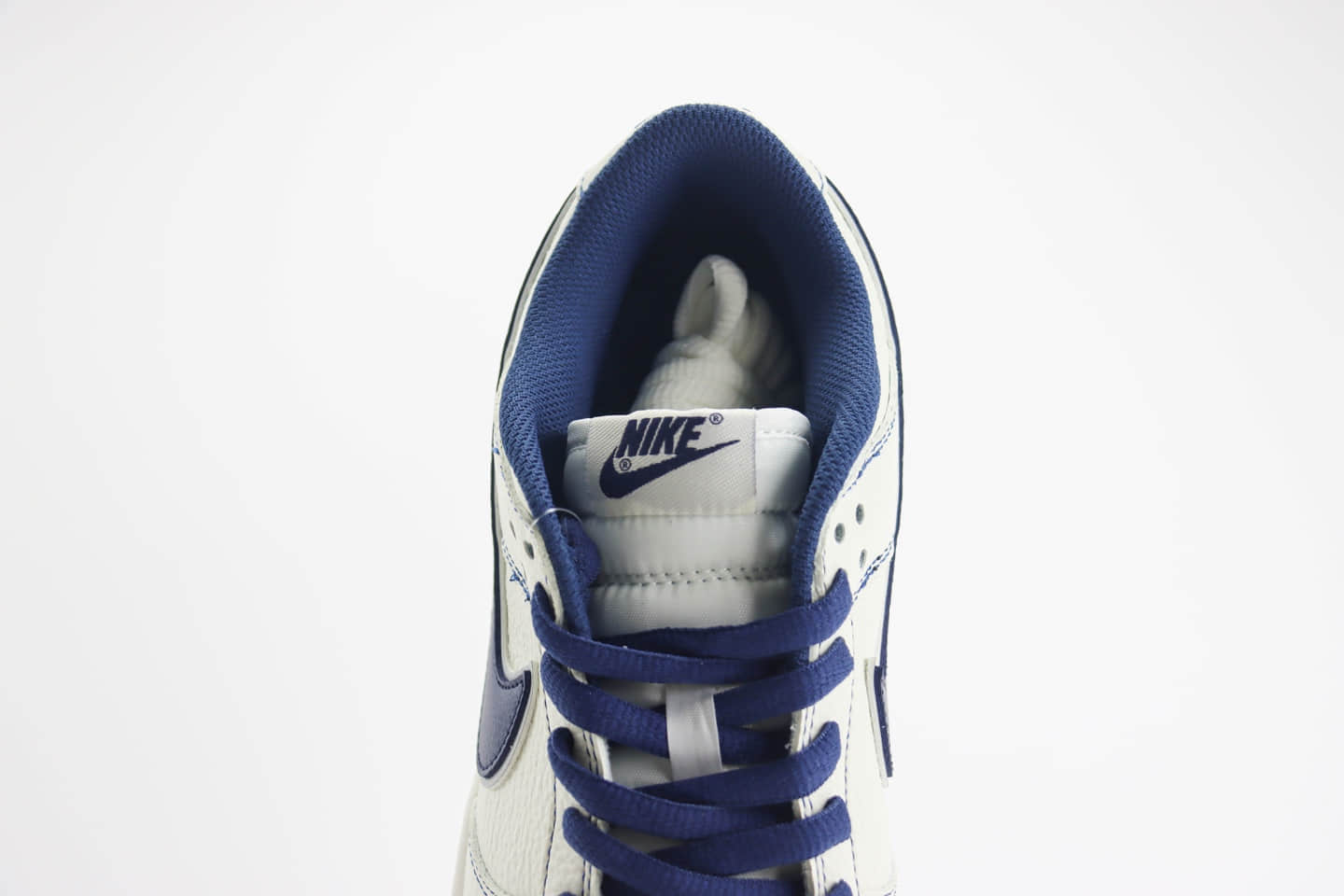 耐克Supreme x Nike SB Dunk Low纯原版本低帮SB Dunk联名LV白蓝板鞋 莆田耐克货源 货号：RM2308-238