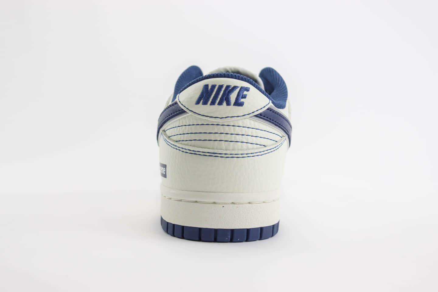 耐克Supreme x Nike SB Dunk Low纯原版本低帮SB Dunk联名LV白蓝板鞋 莆田耐克货源 货号：RM2308-238