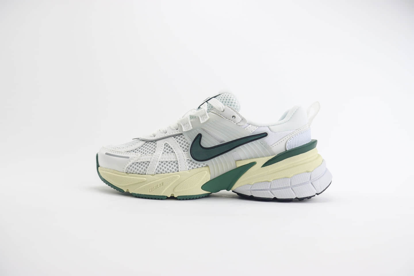 耐克Nike V2K Runtekk Run纯原版本V2K白绿色复古跑鞋 莆田耐克货源 货号：FD0736-101