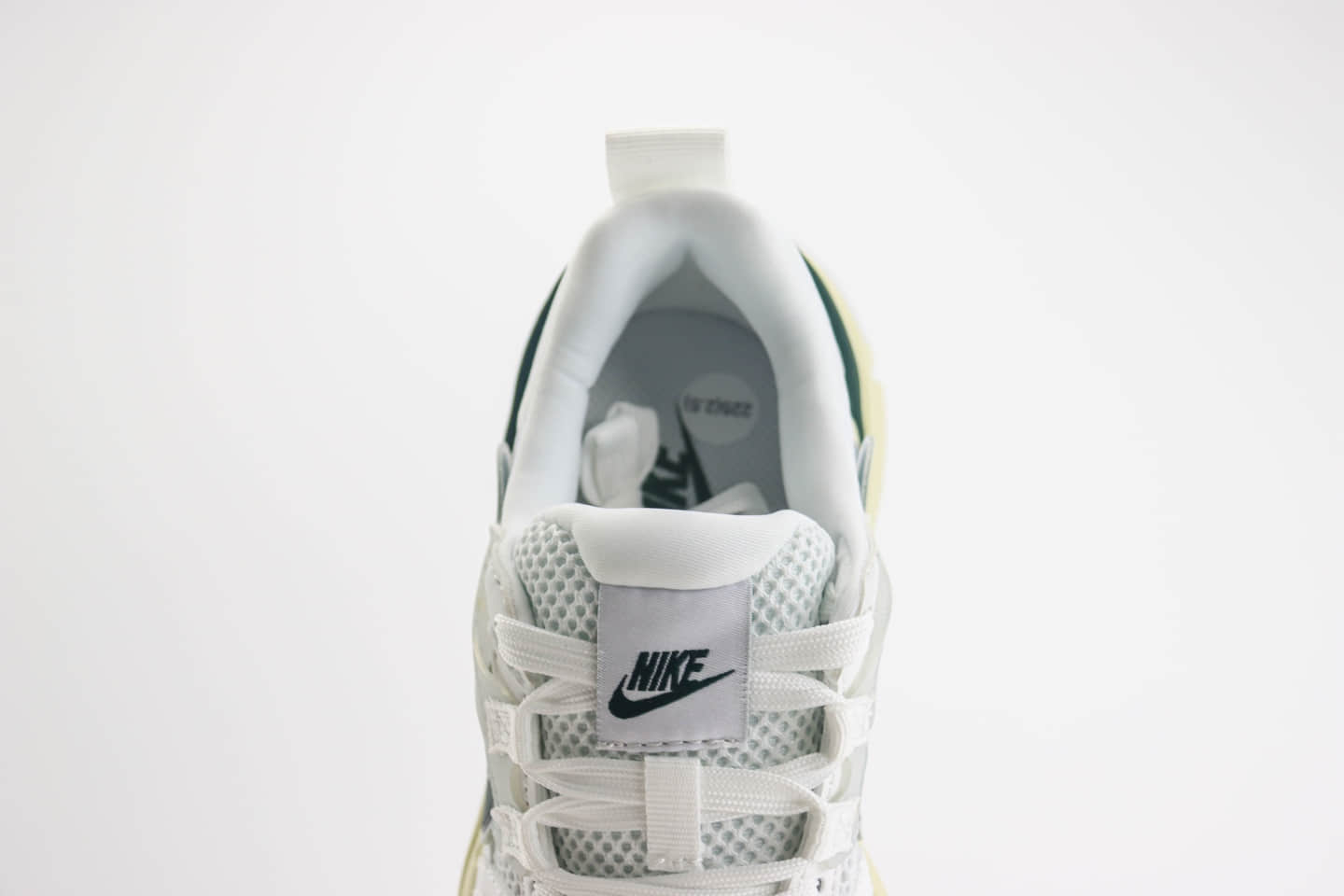 耐克Nike V2K Runtekk Run纯原版本V2K白绿色复古跑鞋 莆田耐克货源 货号：FD0736-101