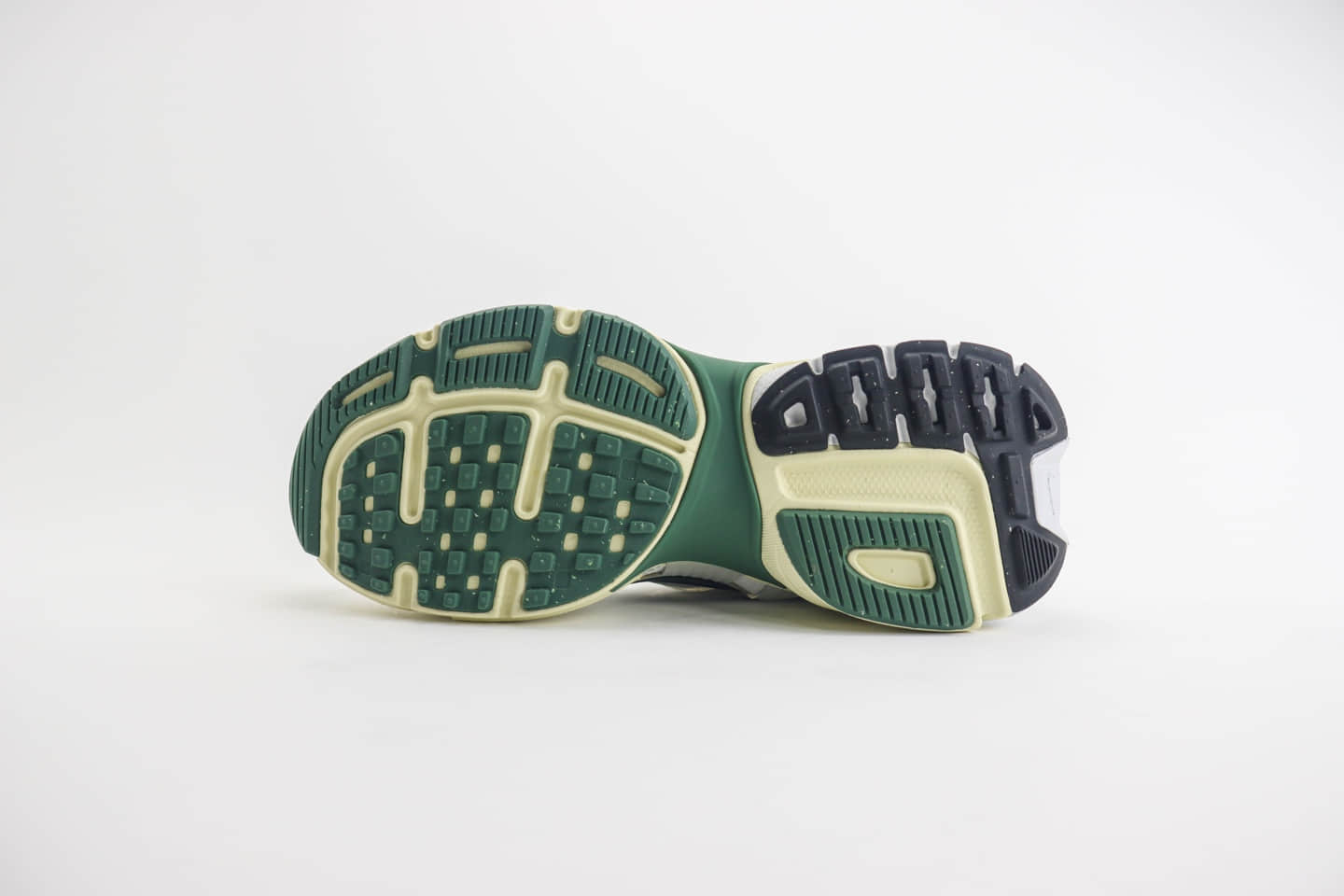 耐克Nike V2K Runtekk Run纯原版本V2K白绿色复古跑鞋 莆田耐克货源 货号：FD0736-101