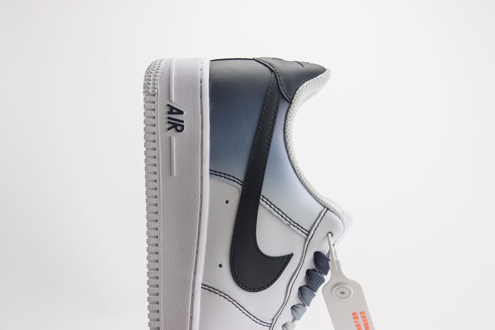 耐克Nike Air Force 1 Low纯原版本空军一号AF1白黑灰渐变板鞋 莆田耐克代理 货号：FN0366-101