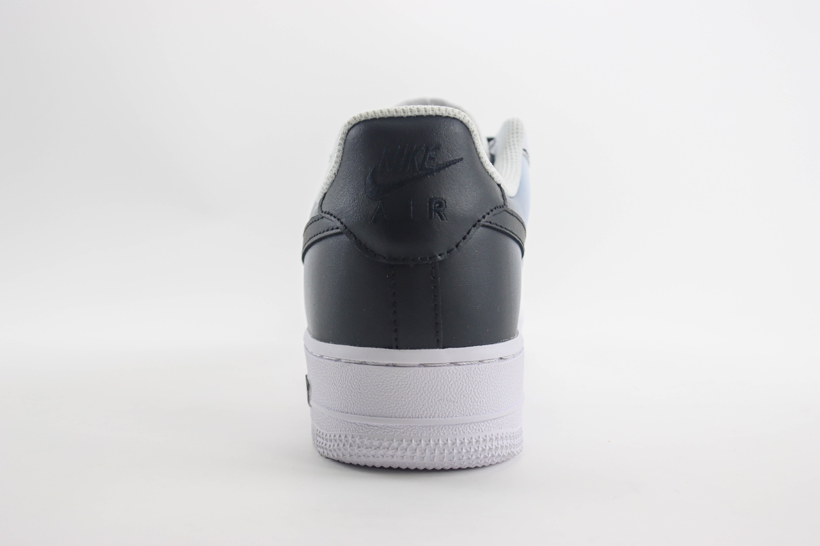 耐克Nike Air Force 1 Low纯原版本空军一号AF1白黑灰渐变板鞋 莆田耐克代理 货号：FN0366-101