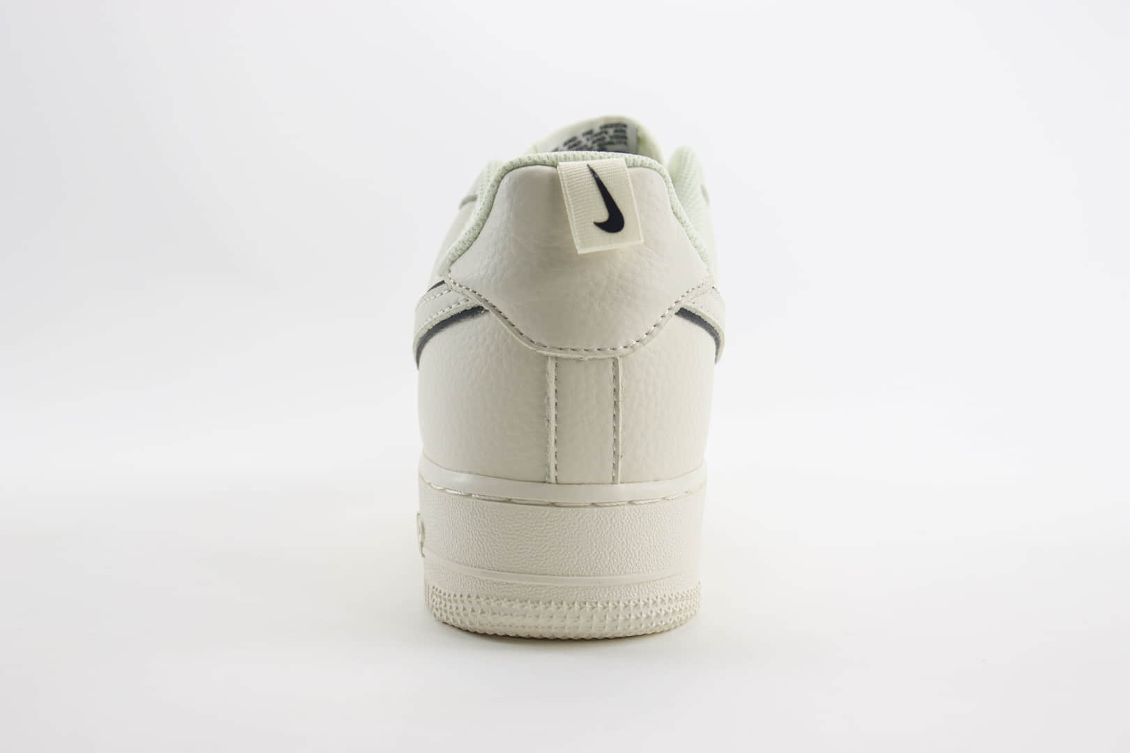 耐克Nike Air Force 1 Low纯原版本空军一号AF1白黑3M反光板鞋 莆田耐克货源 货号：MJ0319-021