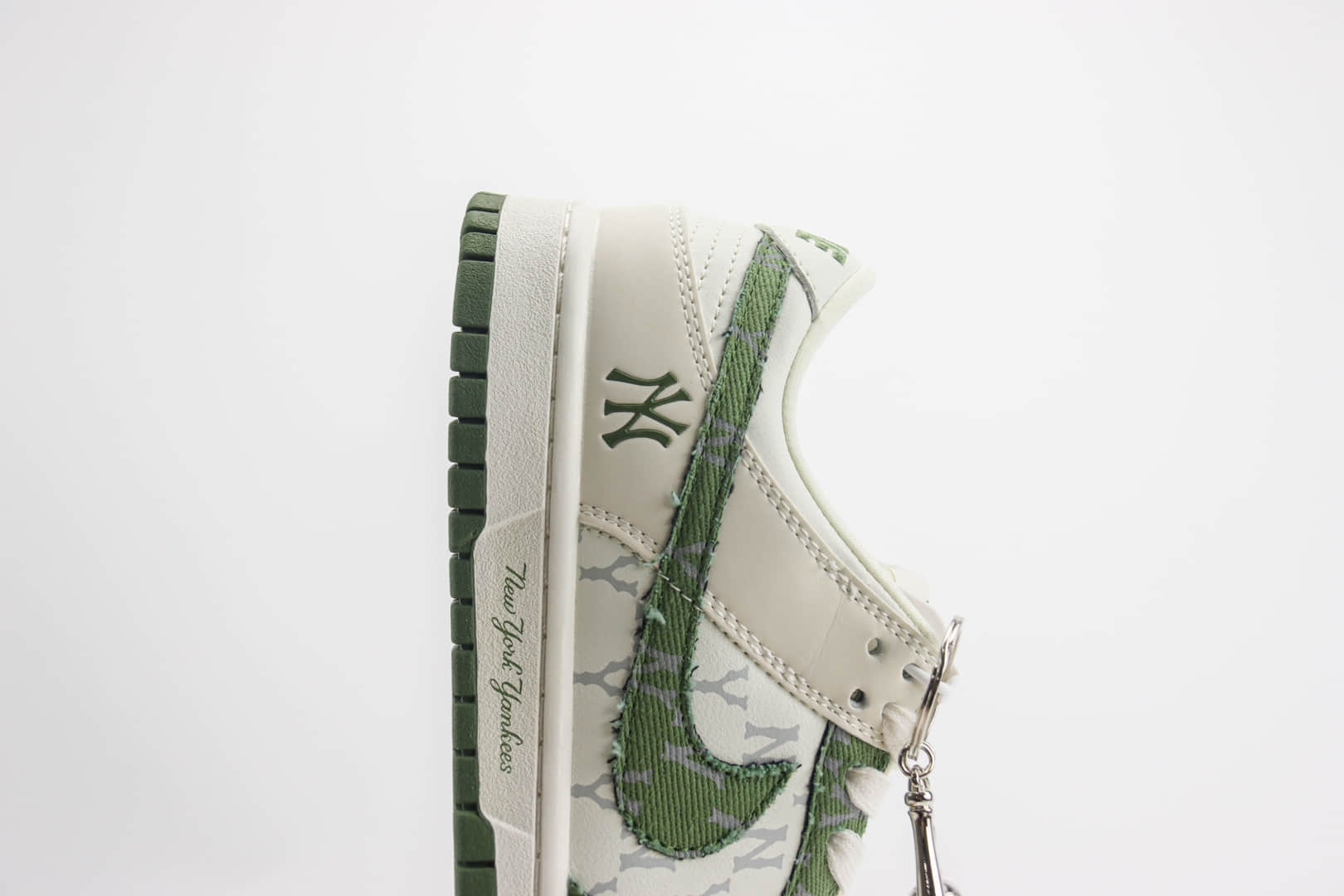 耐克MLB x Nike SB Dunk Low纯原版本低帮SB Dunk米白绿MLB联名板鞋 莆田耐克代理 货号：DQ1098-345