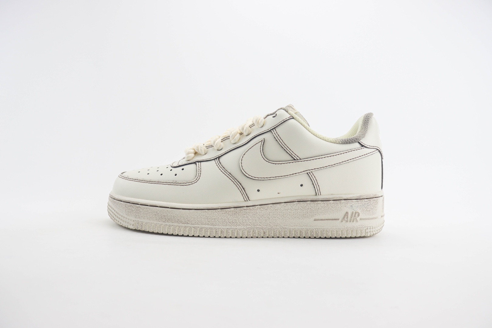 耐克Nike Air Force 1 Low纯原版本空军一号AF1白黑缝线做旧板鞋 莆田耐克档口 货号：315122-333