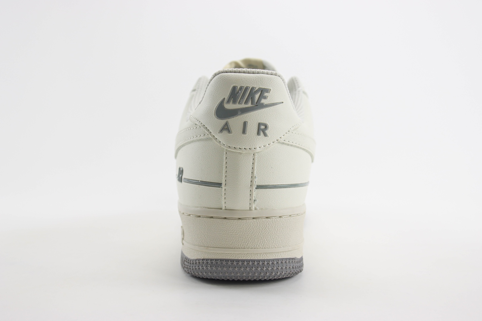 耐克Nike Air Force 1 Low纯原版本空军一号AF1白灰满天星板鞋 莆田耐克货源 货号：CJ1379-603