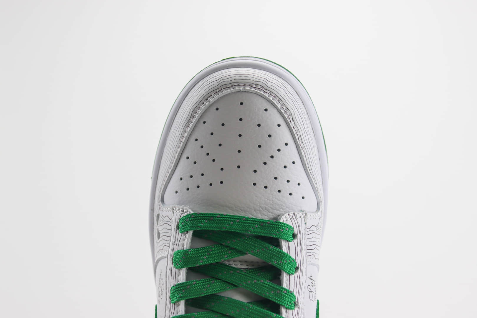 耐克Supreme x Nike Dunk Low纯原版本低帮SB Dunk联名Supreme白绿鬼脸涂鸦板鞋 莆田耐克代理 货号：XD6188-033