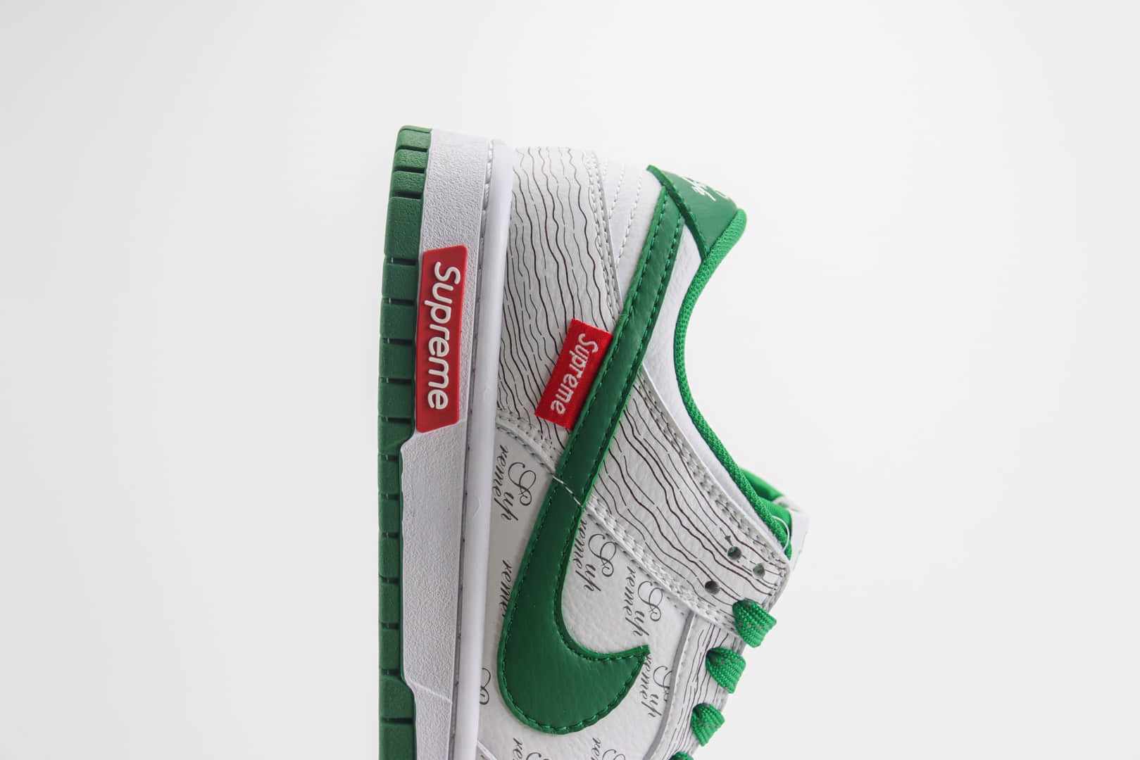 耐克Supreme x Nike Dunk Low纯原版本低帮SB Dunk联名Supreme白绿鬼脸涂鸦板鞋 莆田耐克代理 货号：XD6188-033