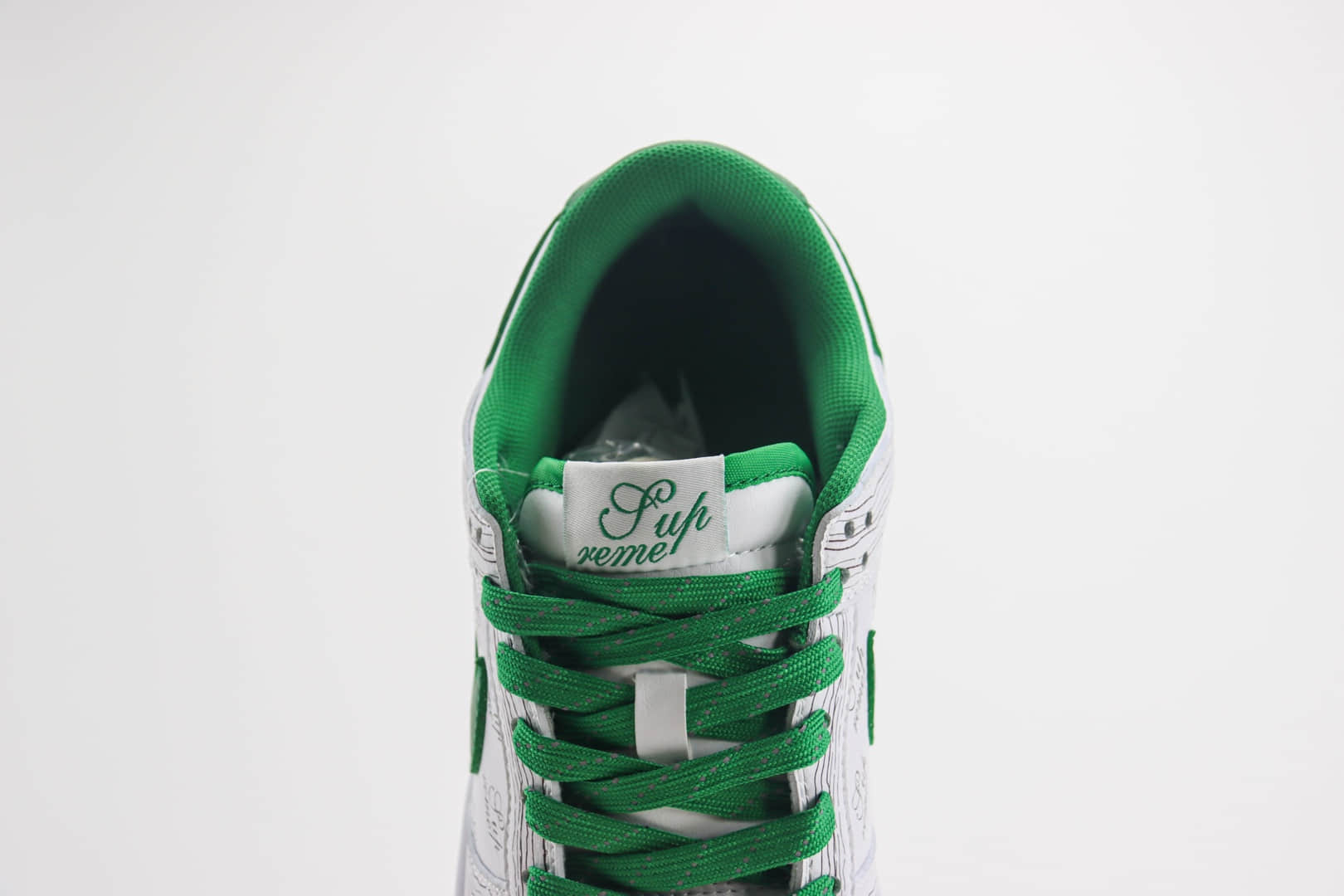 耐克Supreme x Nike Dunk Low纯原版本低帮SB Dunk联名Supreme白绿鬼脸涂鸦板鞋 莆田耐克代理 货号：XD6188-033