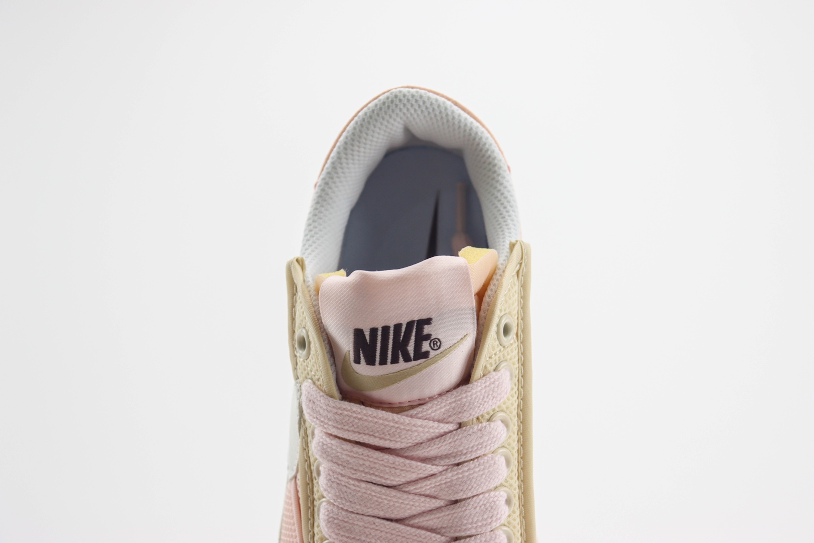 耐克Nike Blazer 77 Low Jumbo纯原版本开拓者77粉白色低帮板鞋 莆田耐克货源 货号：DQ1470-601